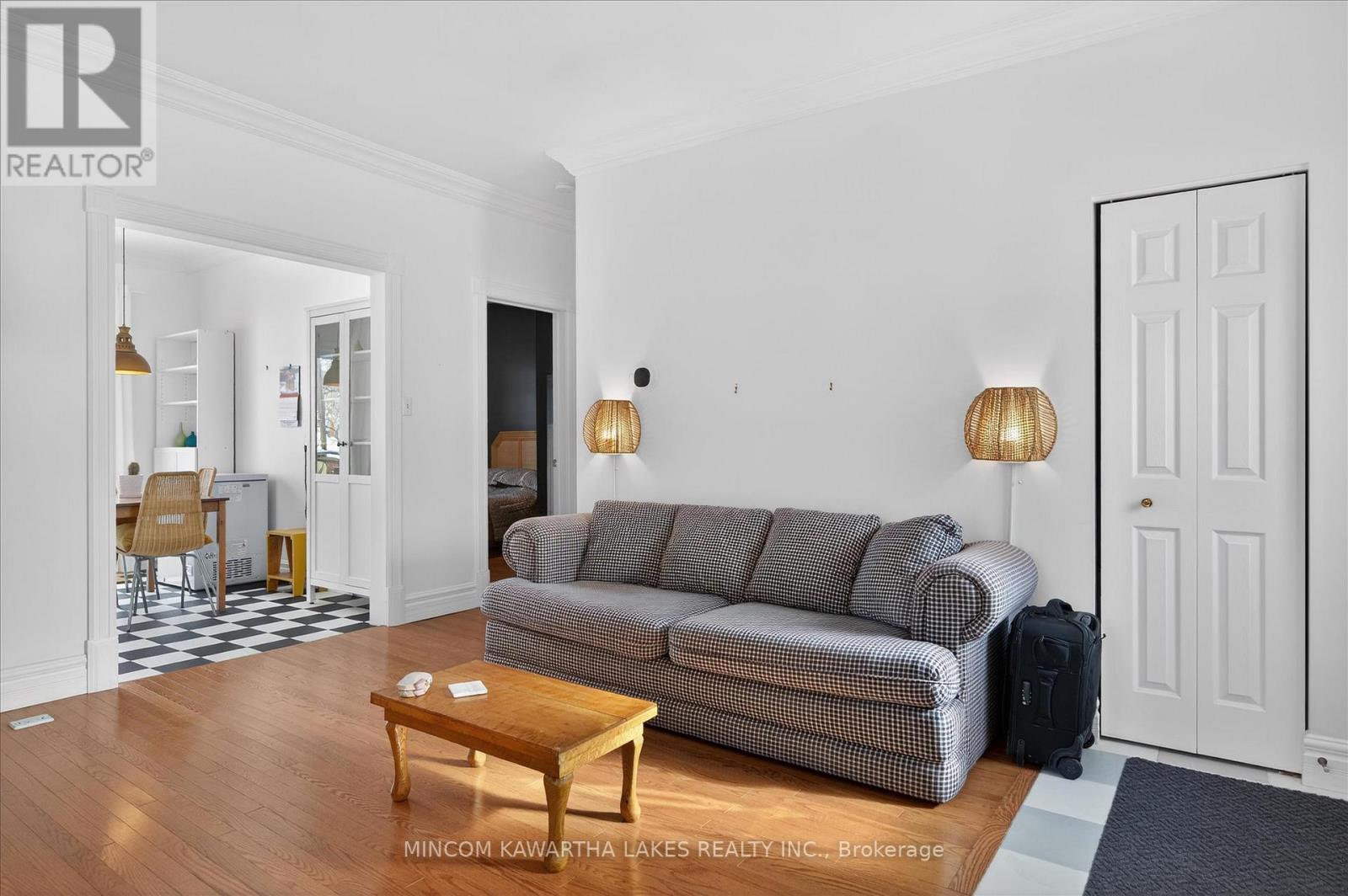 668 Brown Street, Peterborough (Otonabee Ward 1), Ontario  K9J 4K5 - Photo 5 - X12854076