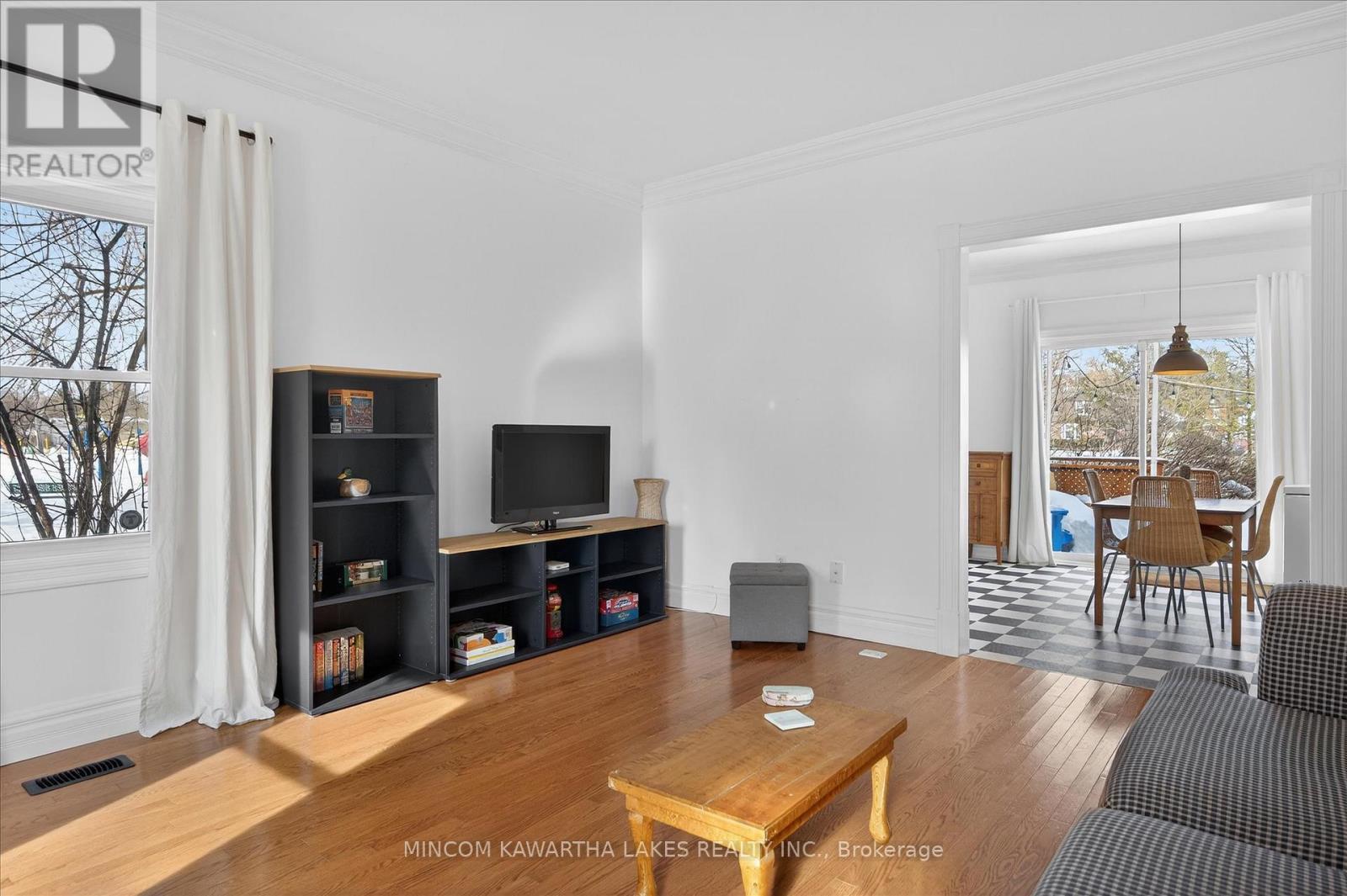 668 Brown Street, Peterborough (Otonabee Ward 1), Ontario  K9J 4K5 - Photo 6 - X12854076