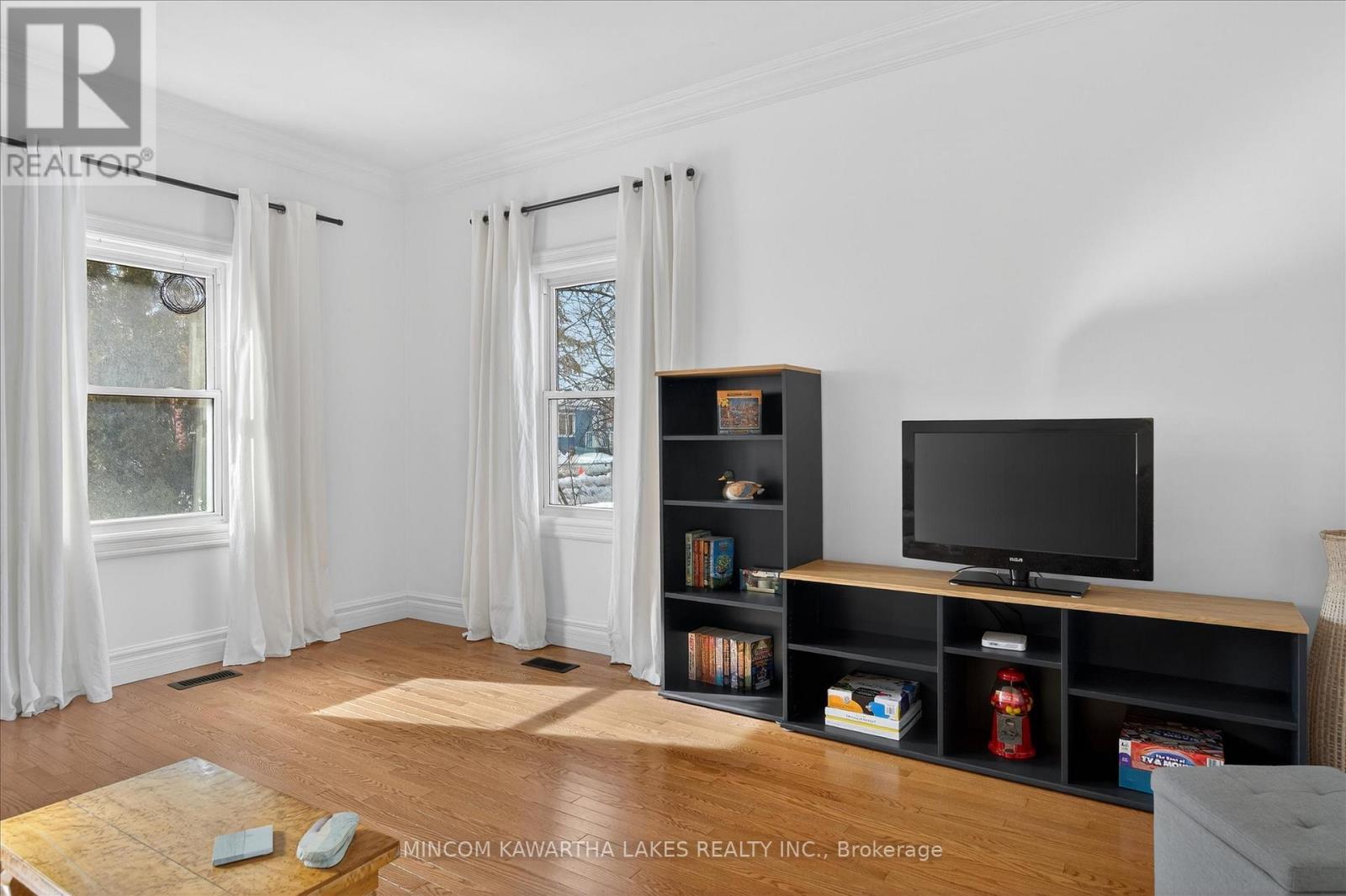 668 Brown Street, Peterborough (Otonabee Ward 1), Ontario  K9J 4K5 - Photo 8 - X12854076