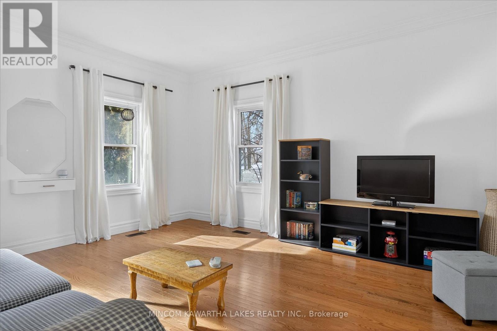 668 Brown Street, Peterborough (Otonabee Ward 1), Ontario  K9J 4K5 - Photo 9 - X12854076