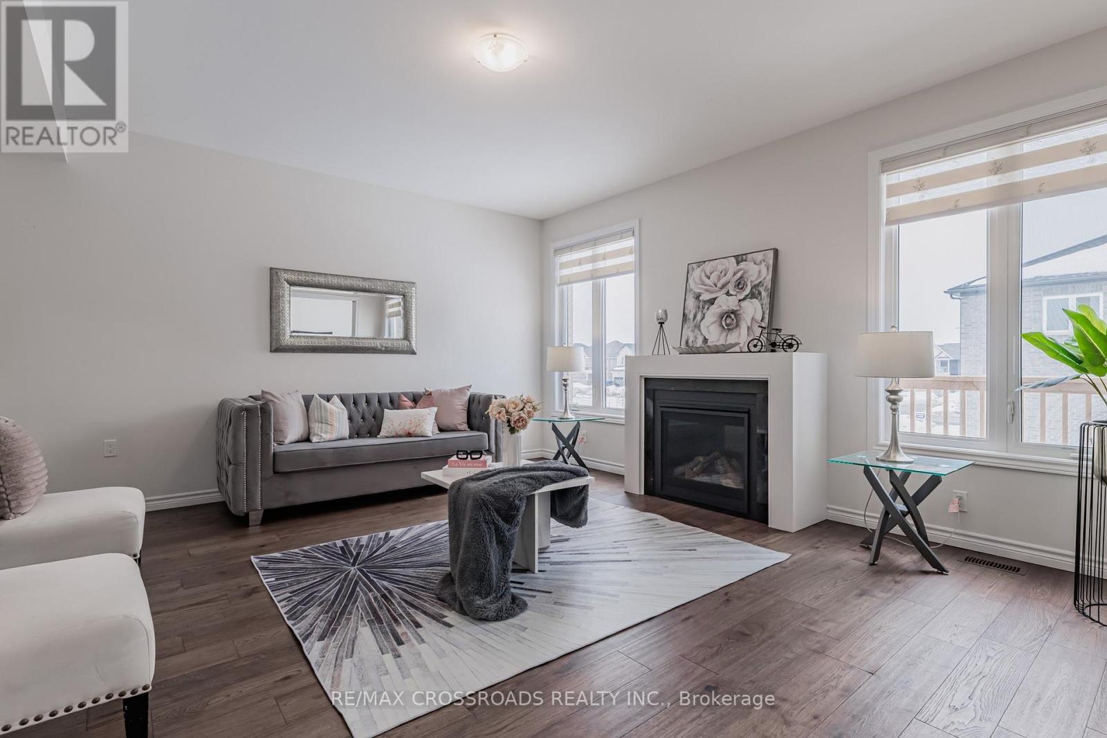 243 O'neil Street, Peterborough (Monaghan Ward 2), Ontario  K9K 0H8 - Photo 4 - X12854008