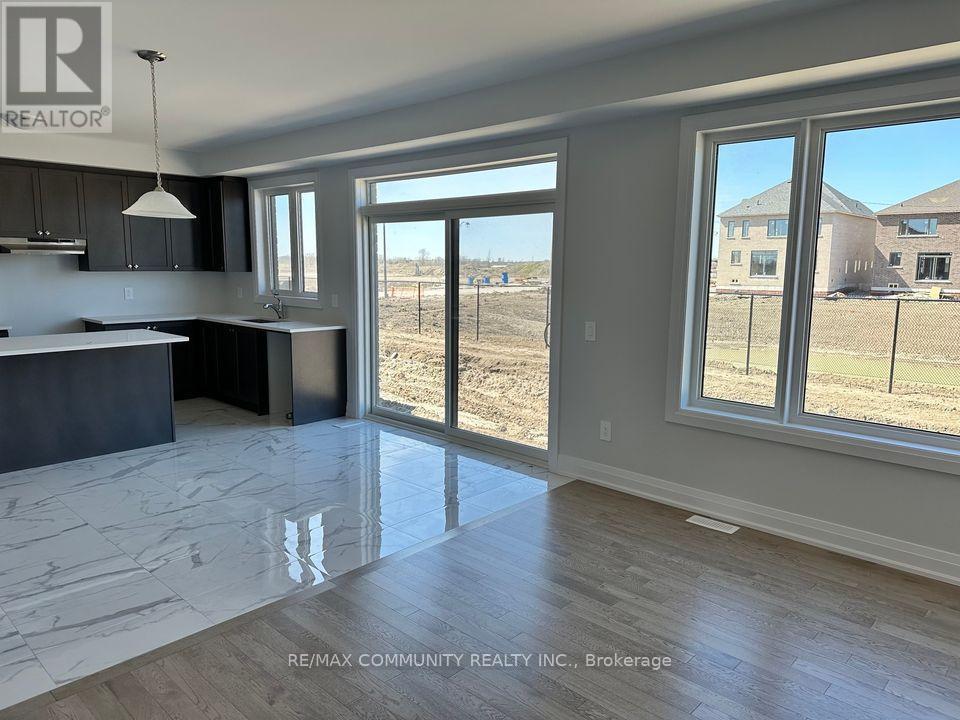 7 O'neill Street, Kawartha Lakes (Lindsay), Ontario  K9V 6K2 - Photo 3 - X12854706