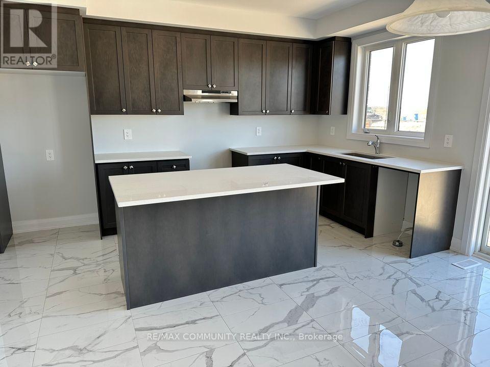 7 O'neill Street, Kawartha Lakes (Lindsay), Ontario  K9V 6K2 - Photo 4 - X12854706