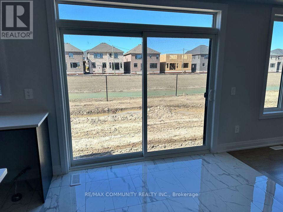 7 O'neill Street, Kawartha Lakes (Lindsay), Ontario  K9V 6K2 - Photo 5 - X12854706