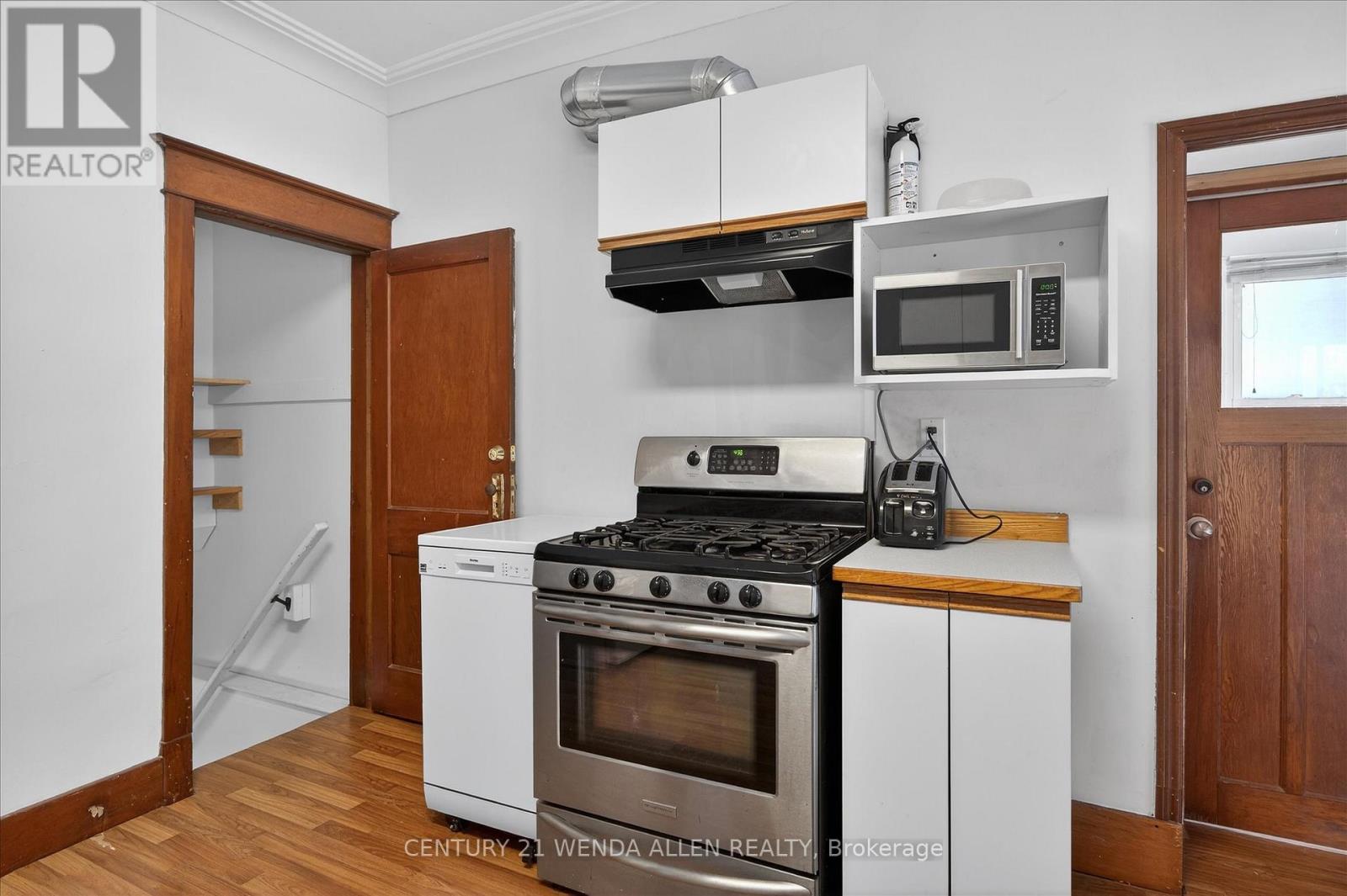 276 Mcgill Street, Peterborough (Otonabee Ward 1), Ontario  K9J 1W5 - Photo 10 - X12857640