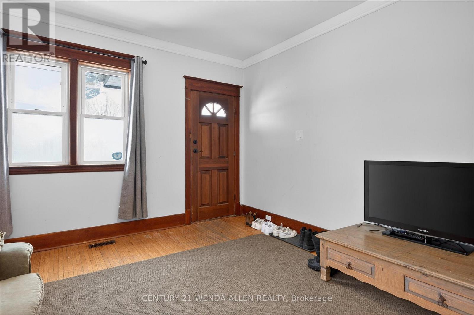 276 Mcgill Street, Peterborough (Otonabee Ward 1), Ontario  K9J 1W5 - Photo 4 - X12857640