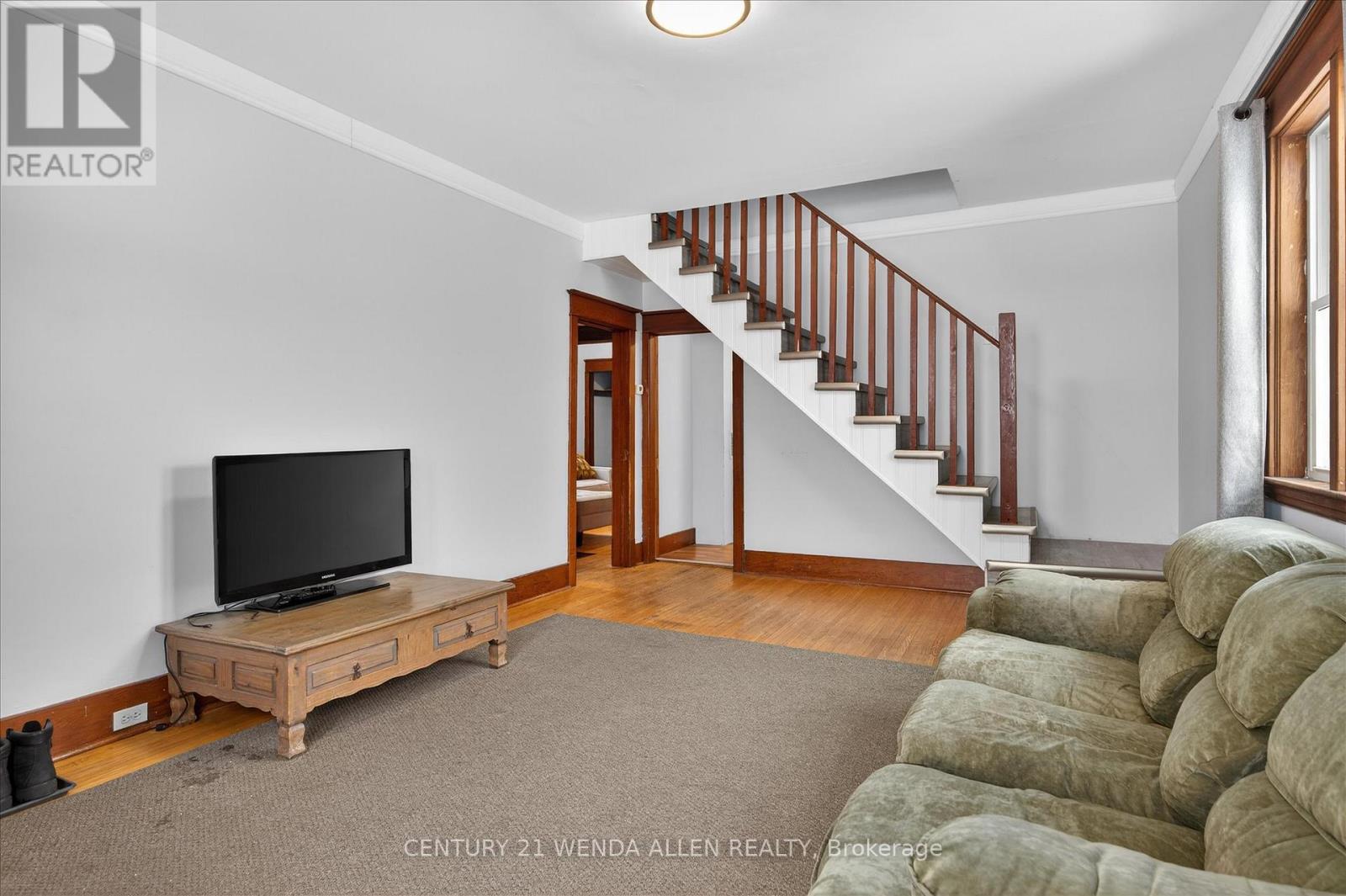 276 Mcgill Street, Peterborough (Otonabee Ward 1), Ontario  K9J 1W5 - Photo 5 - X12857640