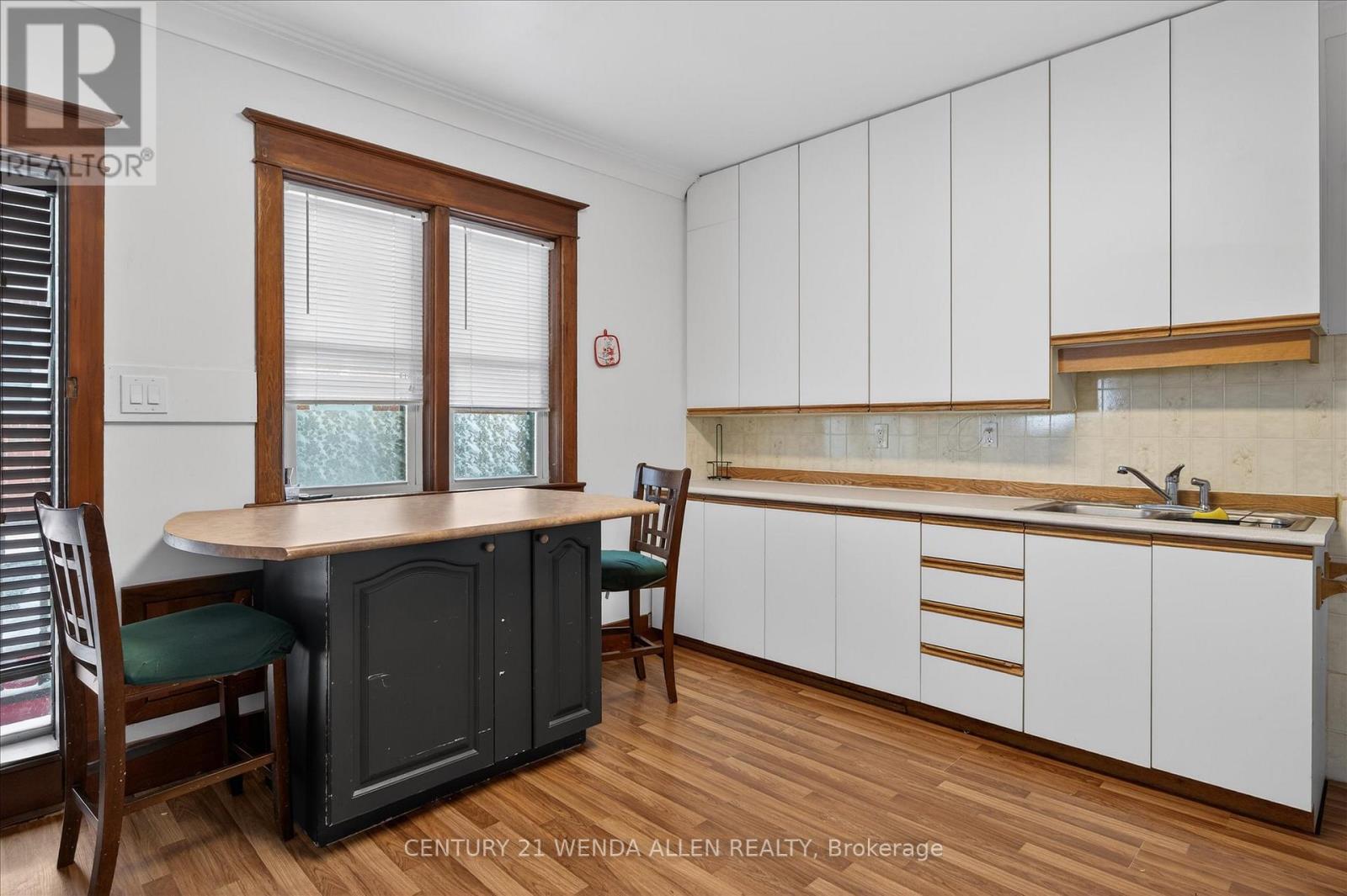 276 Mcgill Street, Peterborough (Otonabee Ward 1), Ontario  K9J 1W5 - Photo 9 - X12857640