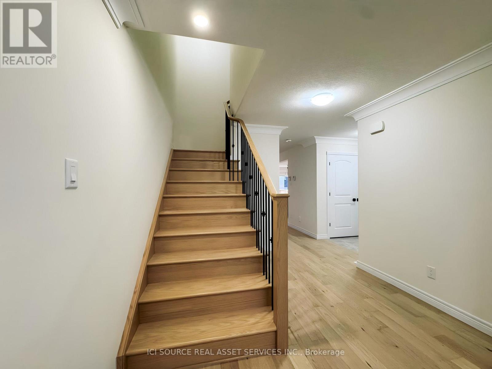 226 O'neil Street, Peterborough (Monaghan Ward 2), Ontario  K9K 0H1 - Photo 3 - X12860034