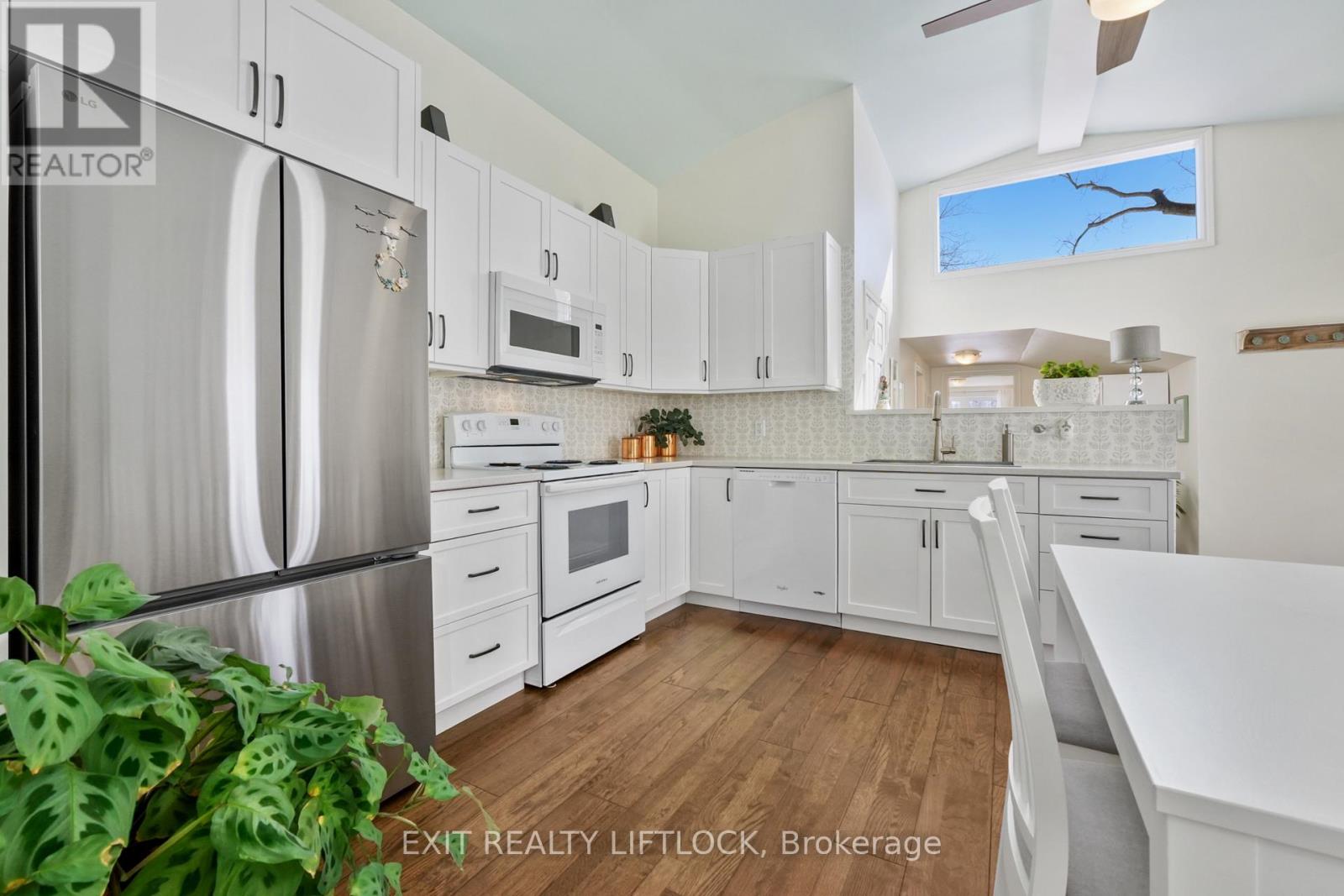 834 Water Street, Peterborough (Northcrest Ward 5), Ontario  K9H 3N9 - Photo 5 - X12860266