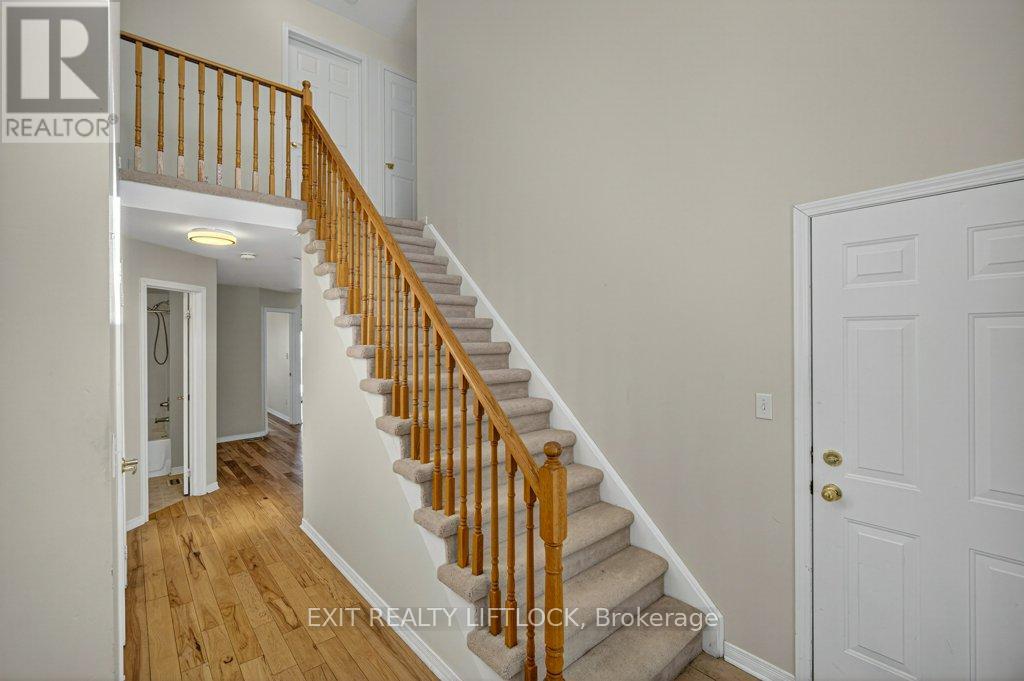 1418 Hancox Court, Peterborough (Monaghan Ward 2), Ontario  K9K 2M2 - Photo 5 - X12860484