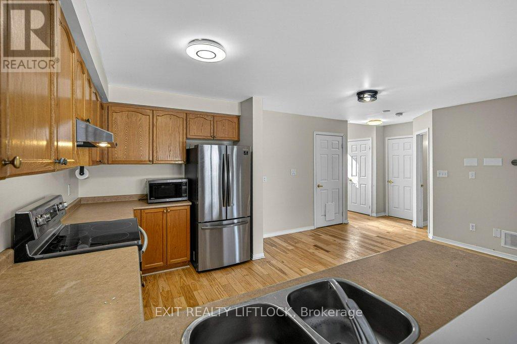 1418 Hancox Court, Peterborough (Monaghan Ward 2), Ontario  K9K 2M2 - Photo 9 - X12860484