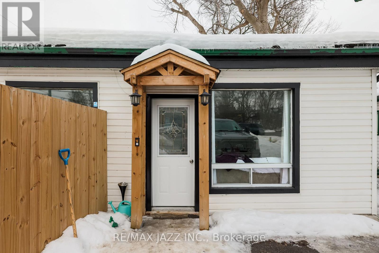 515 Park Street N, Peterborough (Town Ward 3), Ontario  K9H 4R5 - Photo 2 - X12860800