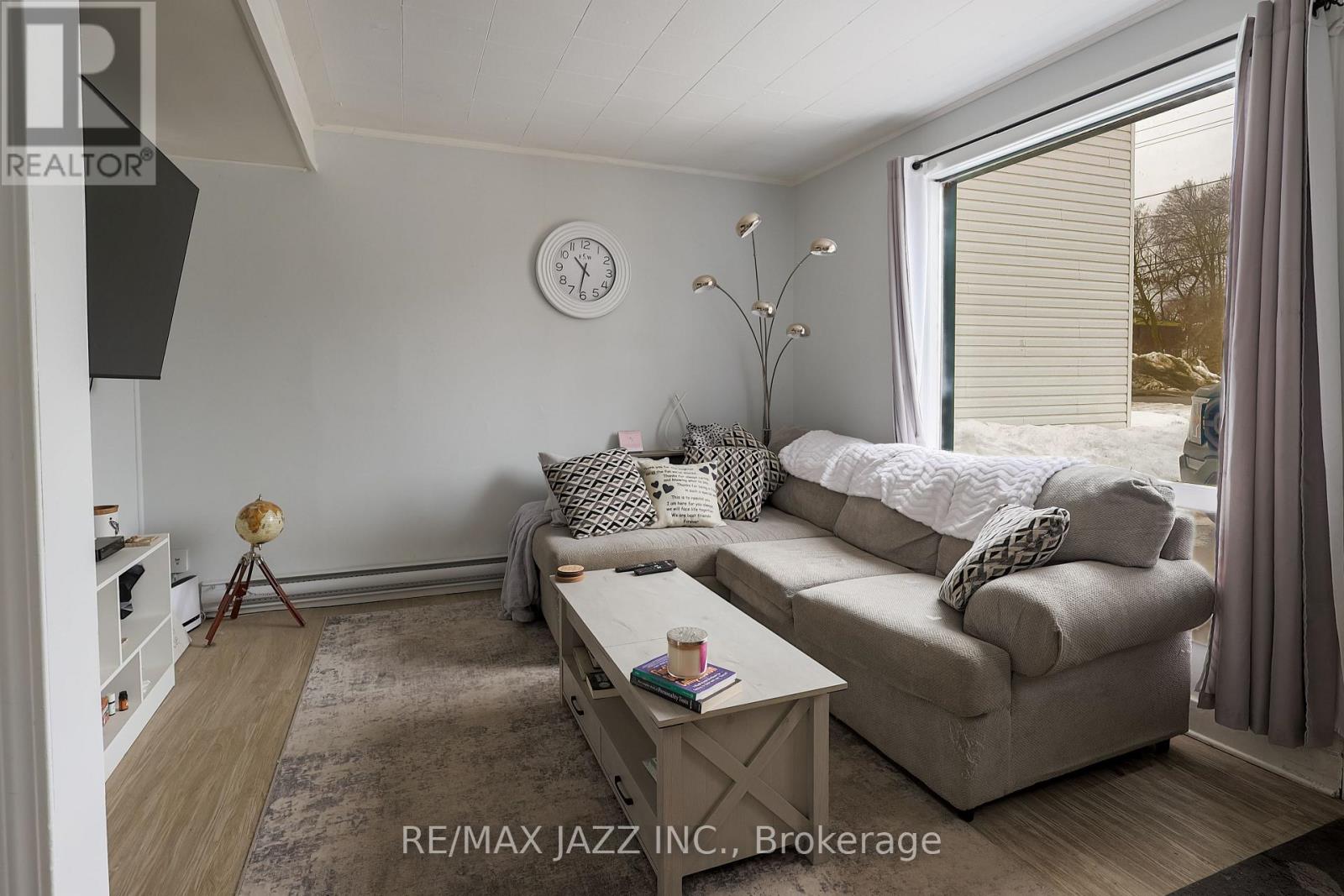 515 Park Street N, Peterborough (Town Ward 3), Ontario  K9H 4R5 - Photo 5 - X12860800