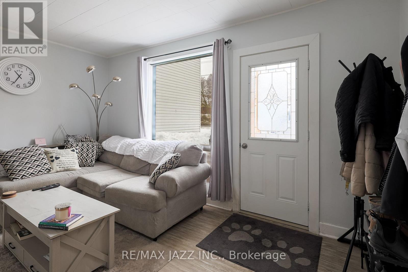 515 Park Street N, Peterborough (Town Ward 3), Ontario  K9H 4R5 - Photo 7 - X12860800