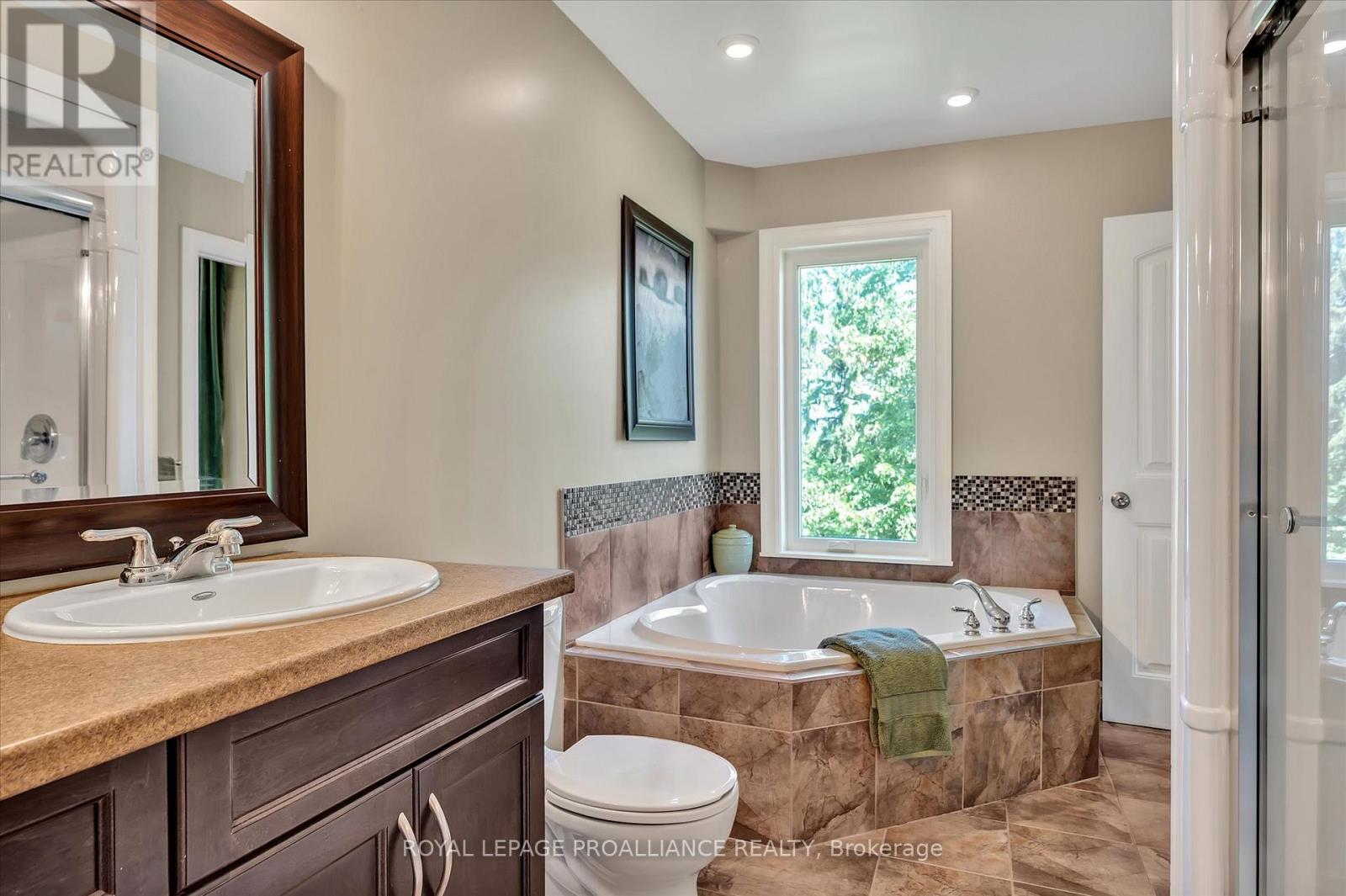 831 Bland Line, Cavan Monaghan (Cavan Twp), Ontario  L0A 1C0 - Photo 38 - X12861174