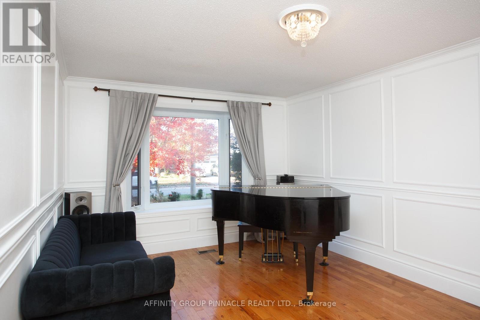 37 Parkway Avenue, Kawartha Lakes (Lindsay), Ontario  K9V 5J7 - Photo 9 - X12862492