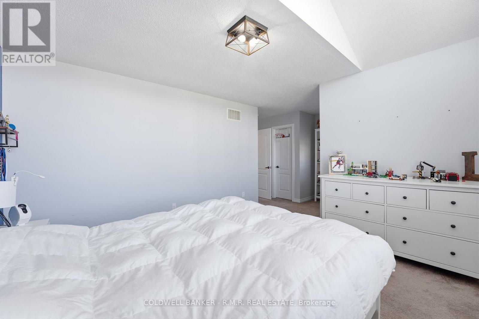 29 Logan Lane, Kawartha Lakes (Lindsay), Ontario  K9V 0L3 - Photo 31 - X12865340