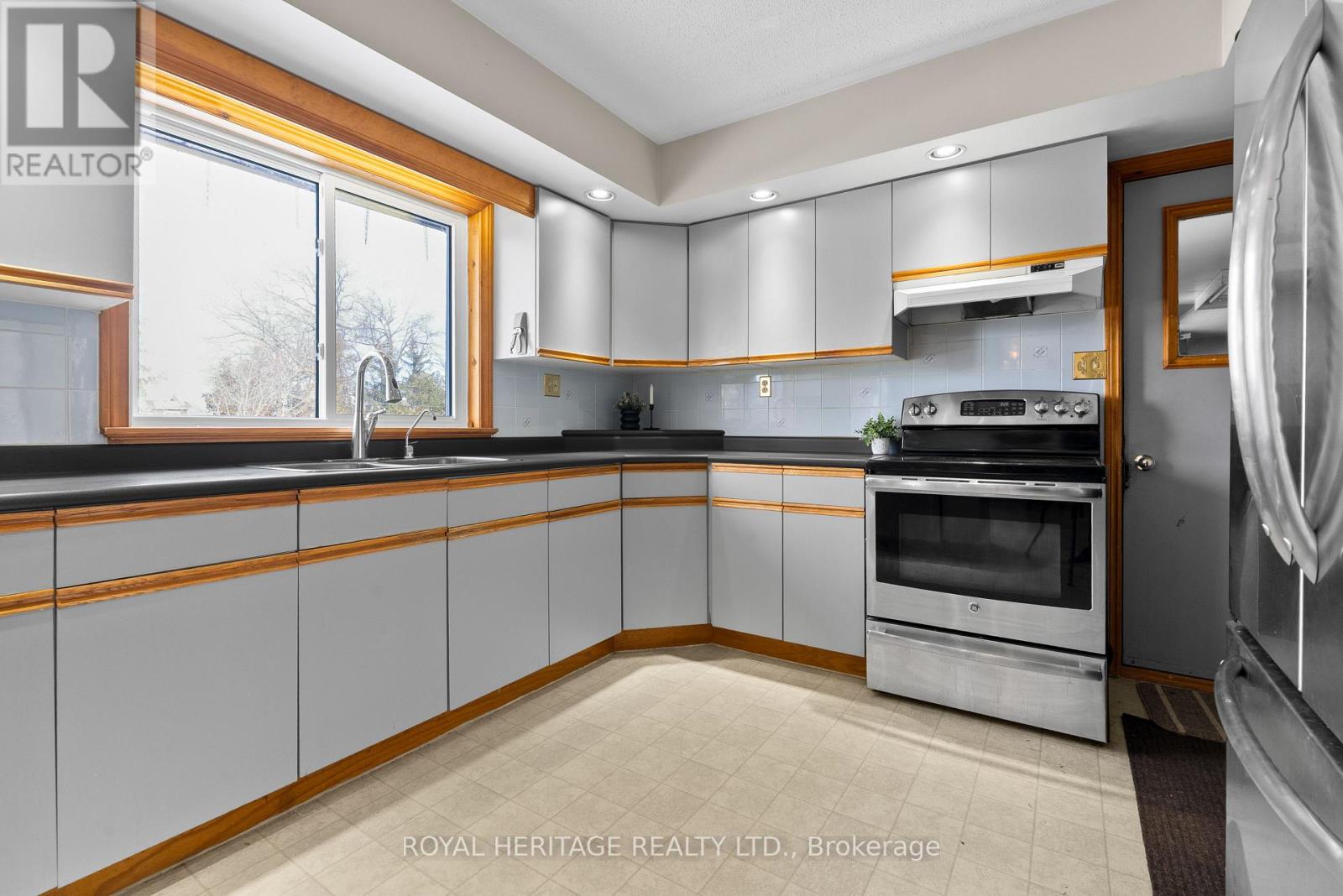 9 Teepee Court, Kawartha Lakes (Fenelon), Ontario  K9V 4R6 - Photo 16 - X12866502