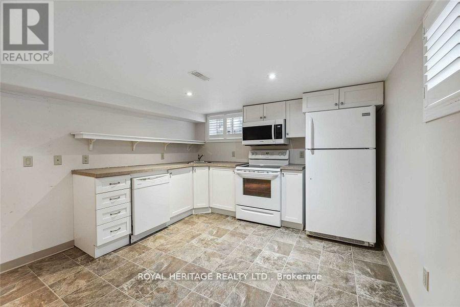 115 Albert Street N, Kawartha Lakes (Lindsay), Ontario  K9V 4K6 - Photo 6 - X12866452