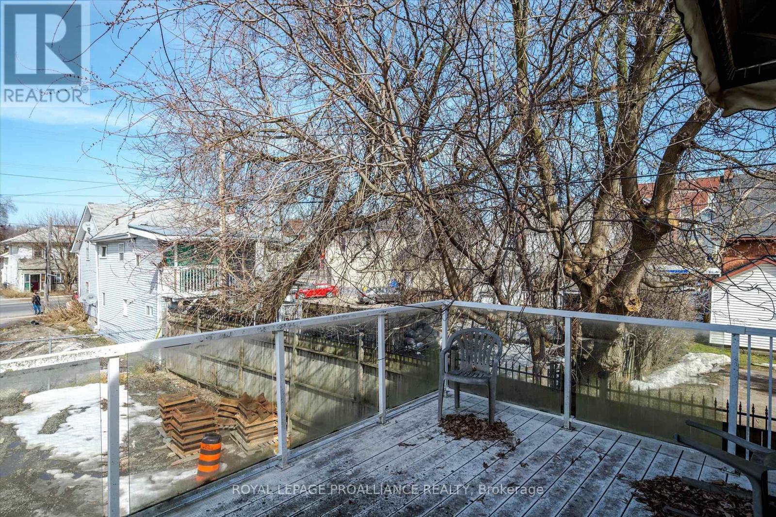 Upper Unit - 255 Mcdonnel Street S, Peterborough (Town Ward 3), Ontario  K9H 2W2 - Photo 11 - X12867230