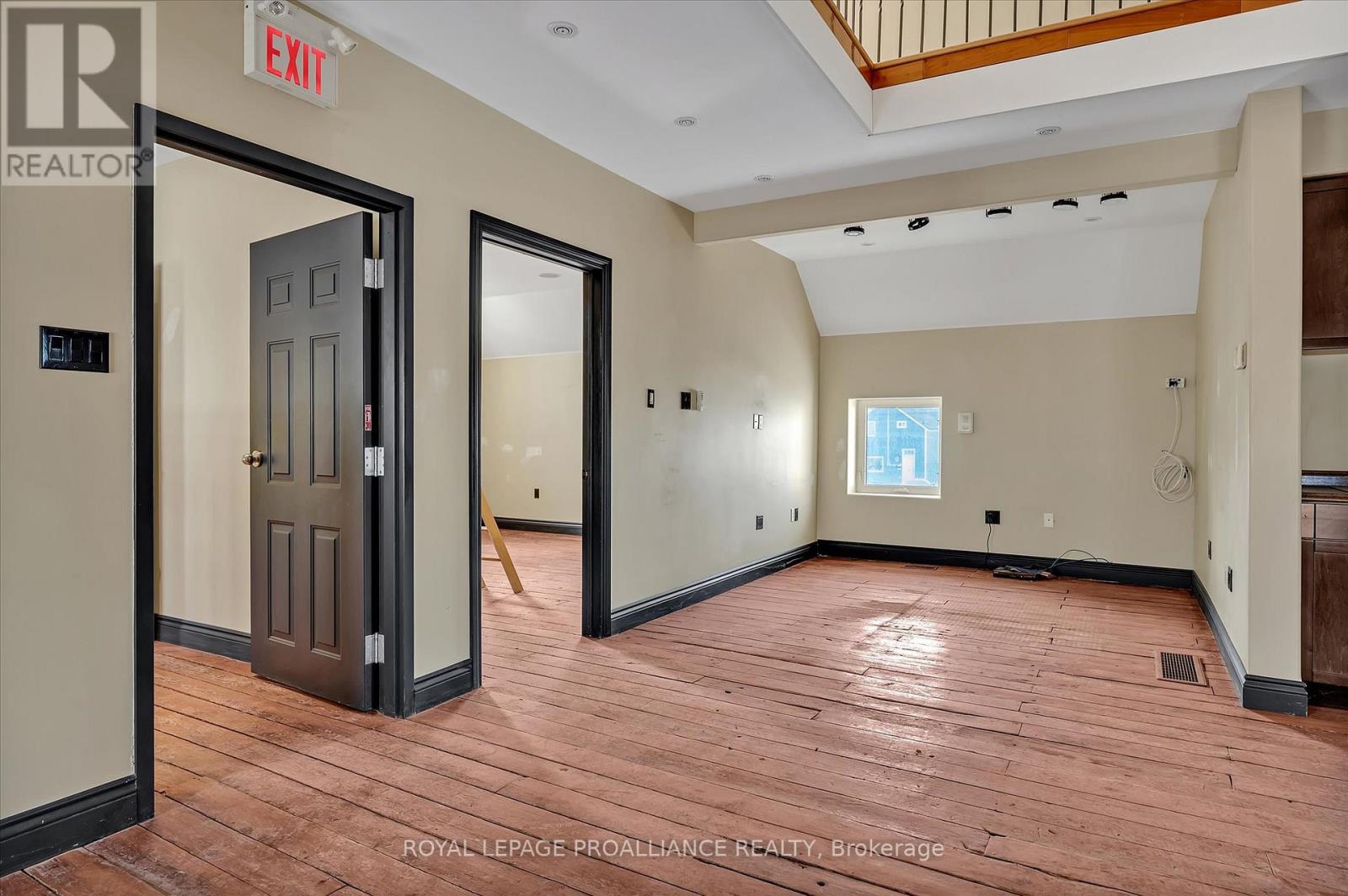 Upper Unit - 255 Mcdonnel Street S, Peterborough (Town Ward 3), Ontario  K9H 2W2 - Photo 13 - X12867230