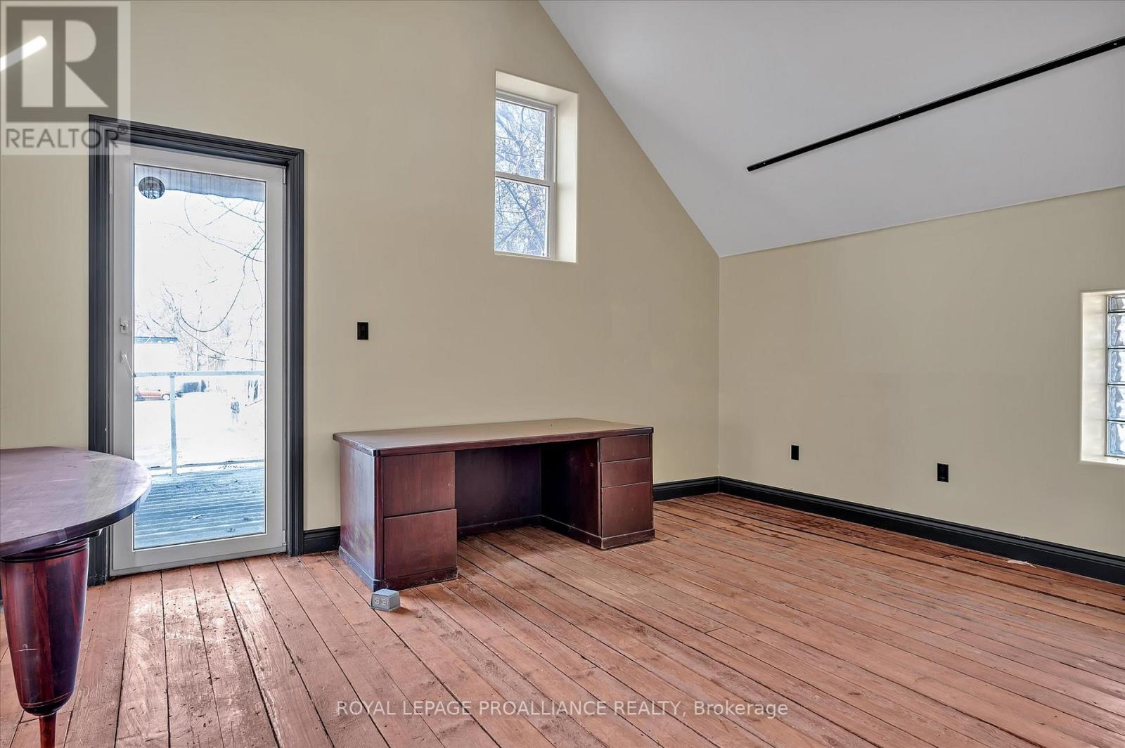 Upper Unit - 255 Mcdonnel Street S, Peterborough (Town Ward 3), Ontario  K9H 2W2 - Photo 15 - X12867230