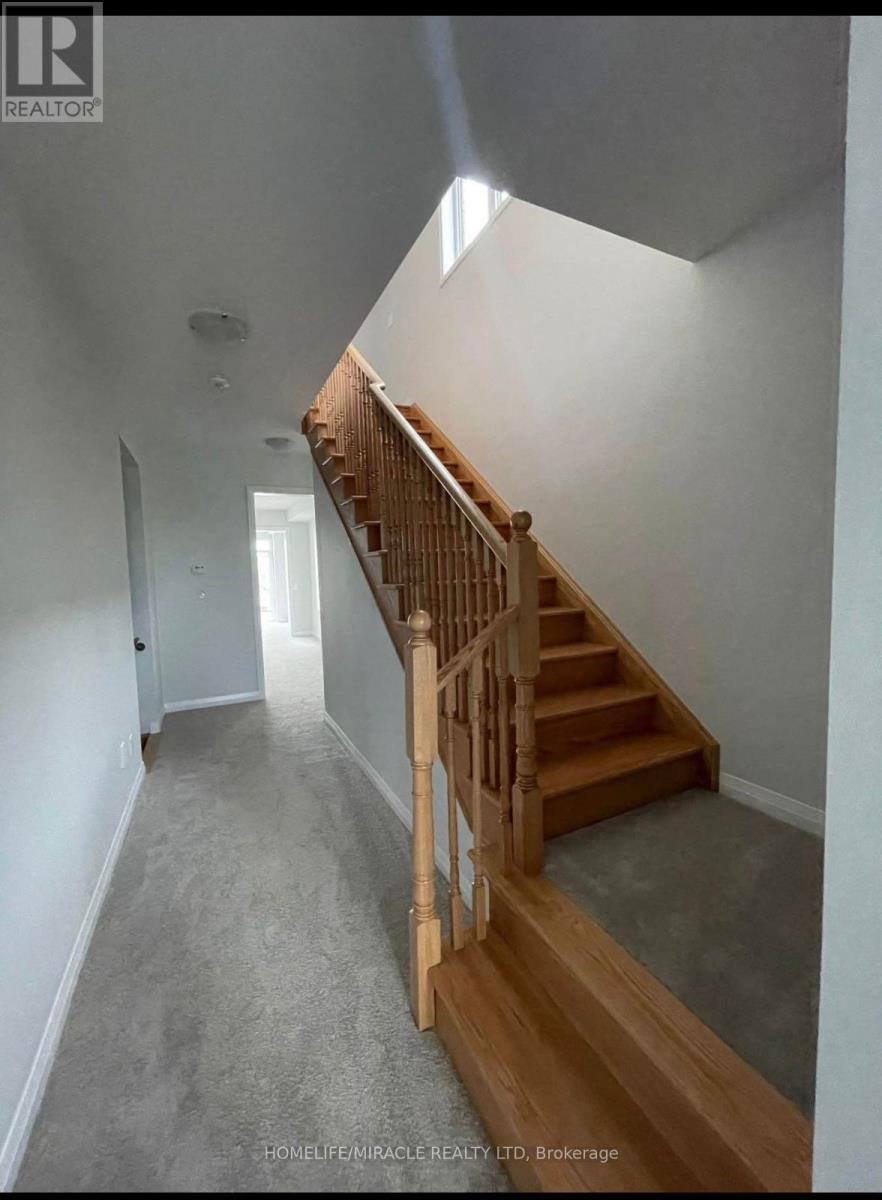 62 Corley Street, Kawartha Lakes (Lindsay), Ontario  K9V 6C2 - Photo 2 - X12868428