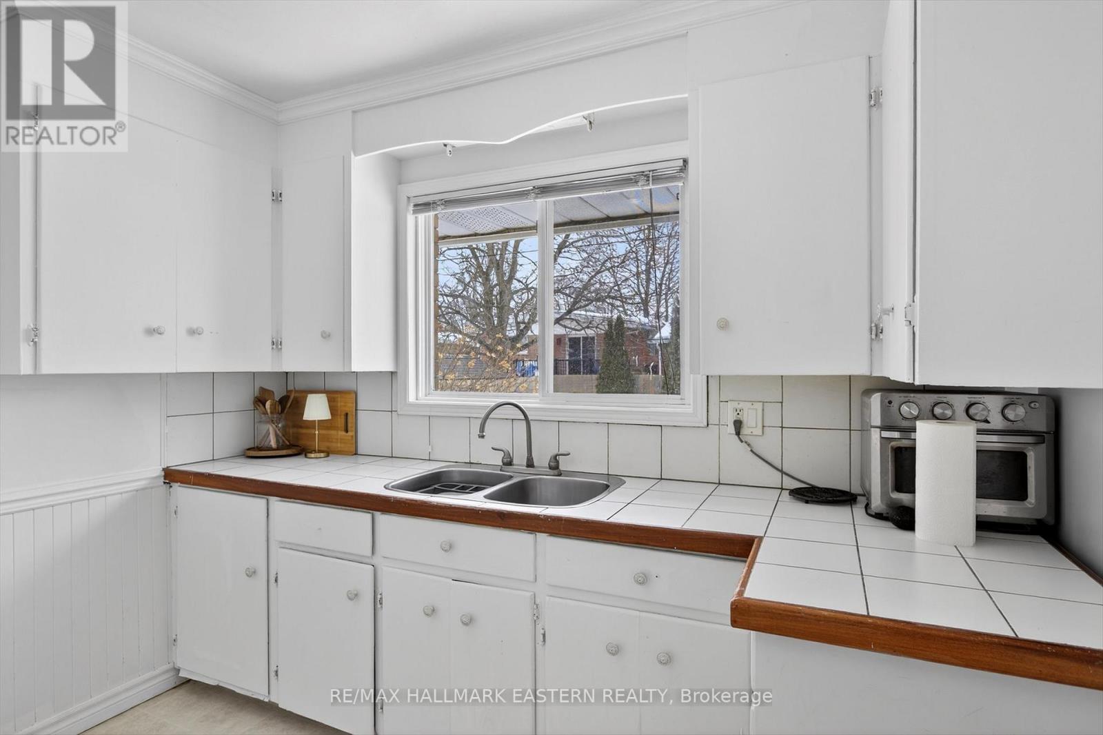 897 Westdale Avenue, Peterborough (Northcrest Ward 5), Ontario  K9H 6C5 - Photo 14 - X12869432