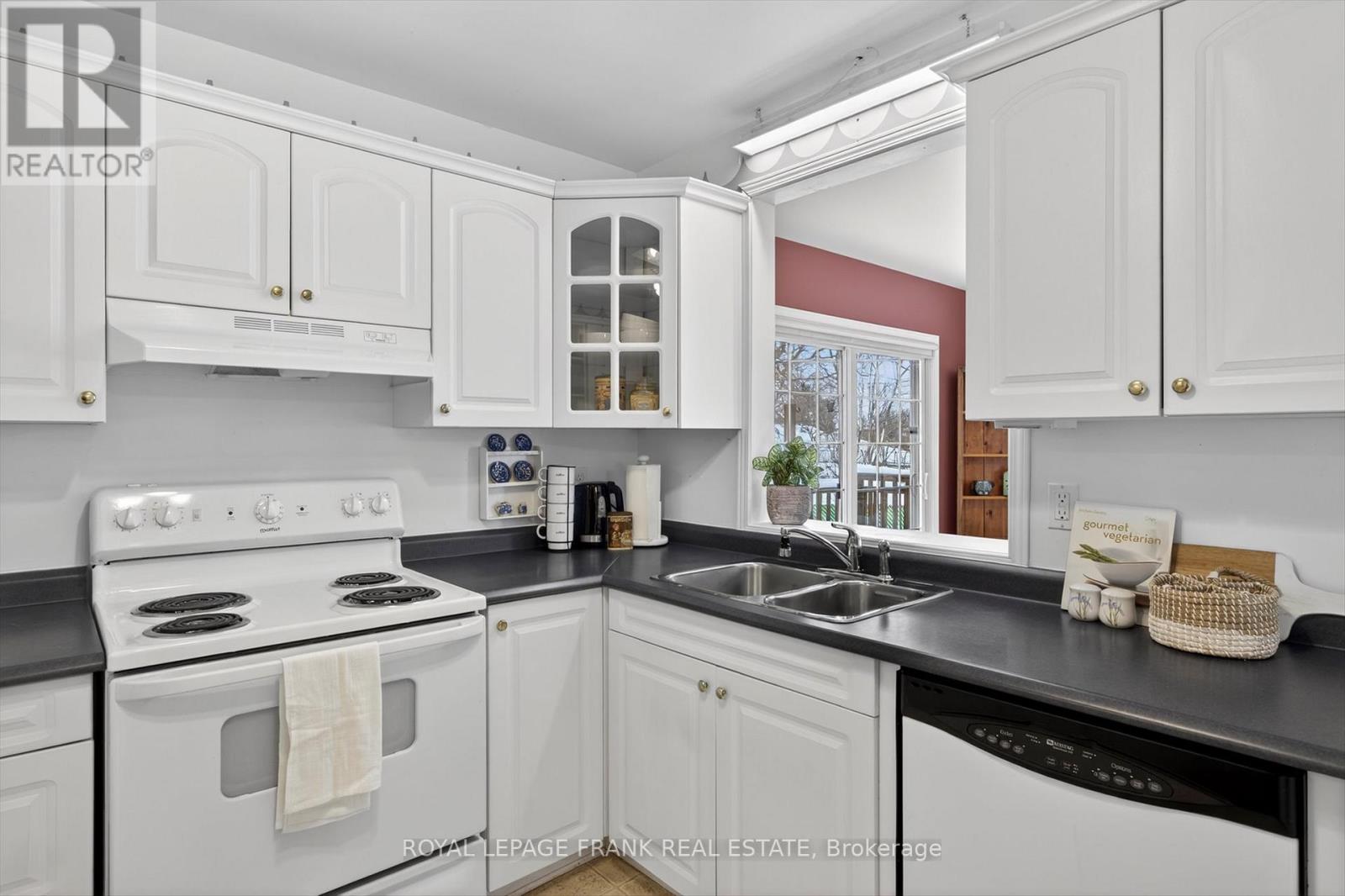 491 Chamberlain Street, Peterborough (Town Ward 3), Ontario  K9J 4L3 - Photo 12 - X12869726