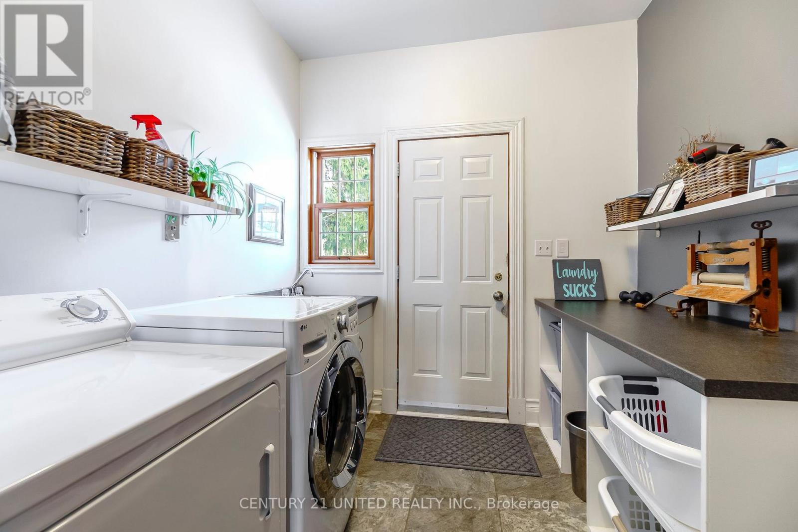 558 Gilmour Street, Peterborough (Town Ward 3), Ontario  K9H 2K2 - Photo 11 - X12872012