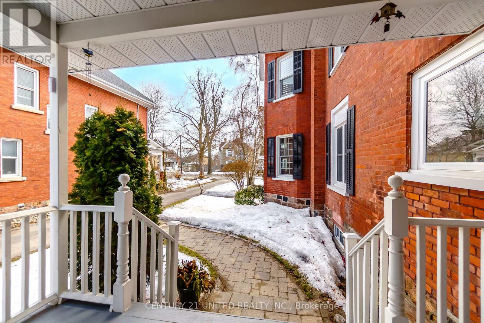 558 Gilmour Street, Peterborough (Town Ward 3), Ontario  K9H 2K2 - Photo 13 - X12872012