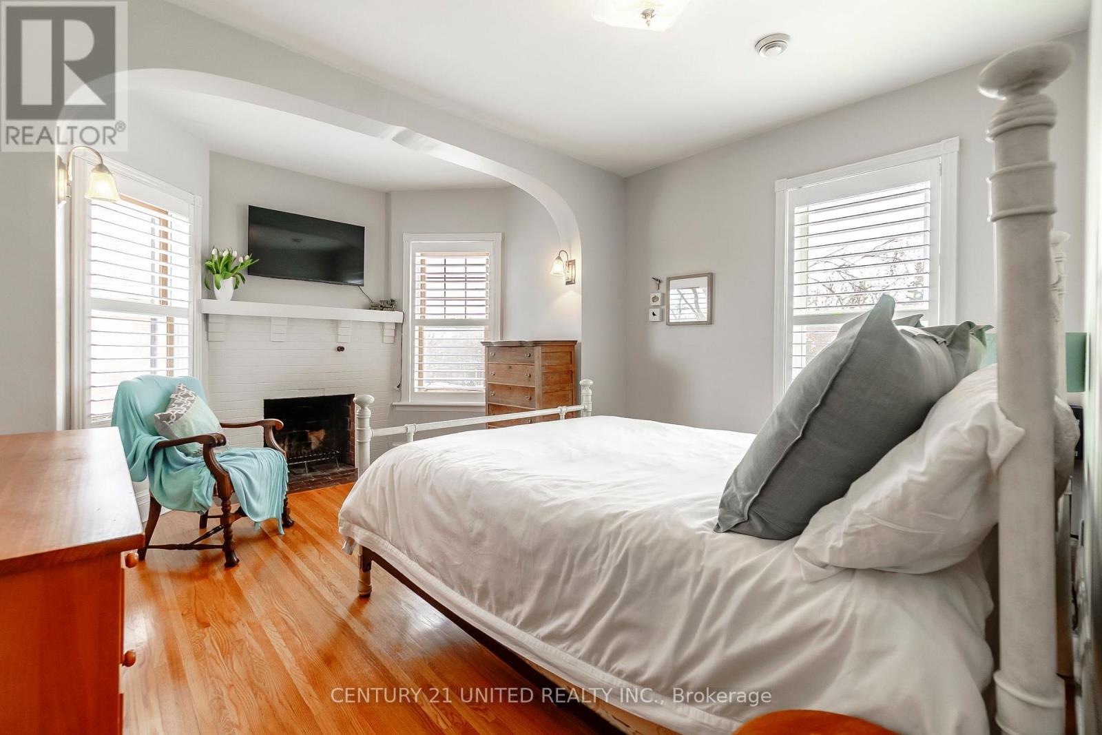 558 Gilmour Street, Peterborough (Town Ward 3), Ontario  K9H 2K2 - Photo 16 - X12872012