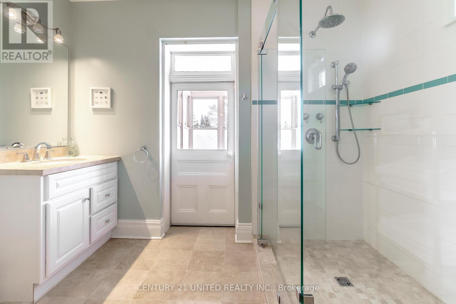 558 Gilmour Street, Peterborough (Town Ward 3), Ontario  K9H 2K2 - Photo 18 - X12872012