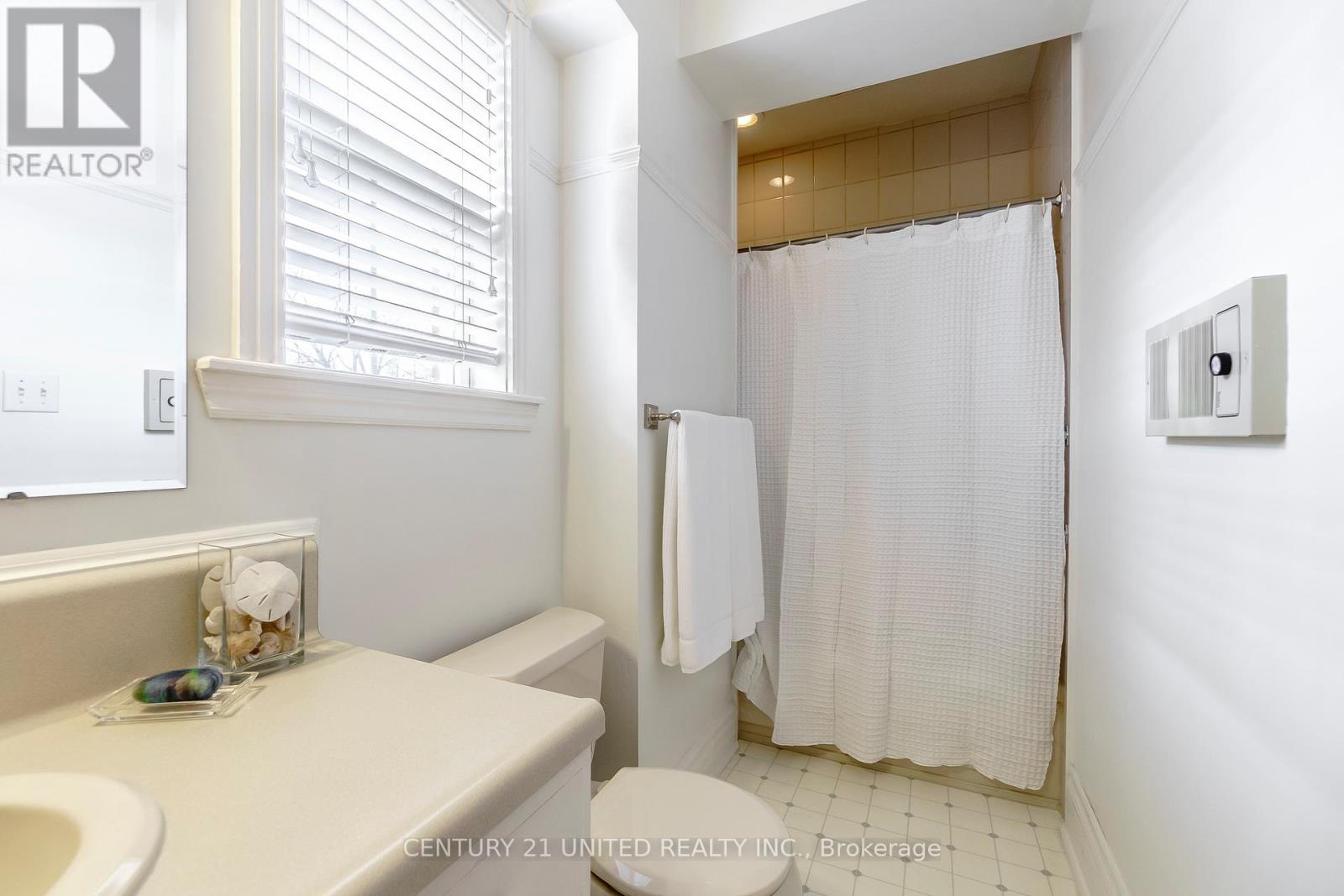 558 Gilmour Street, Peterborough (Town Ward 3), Ontario  K9H 2K2 - Photo 24 - X12872012