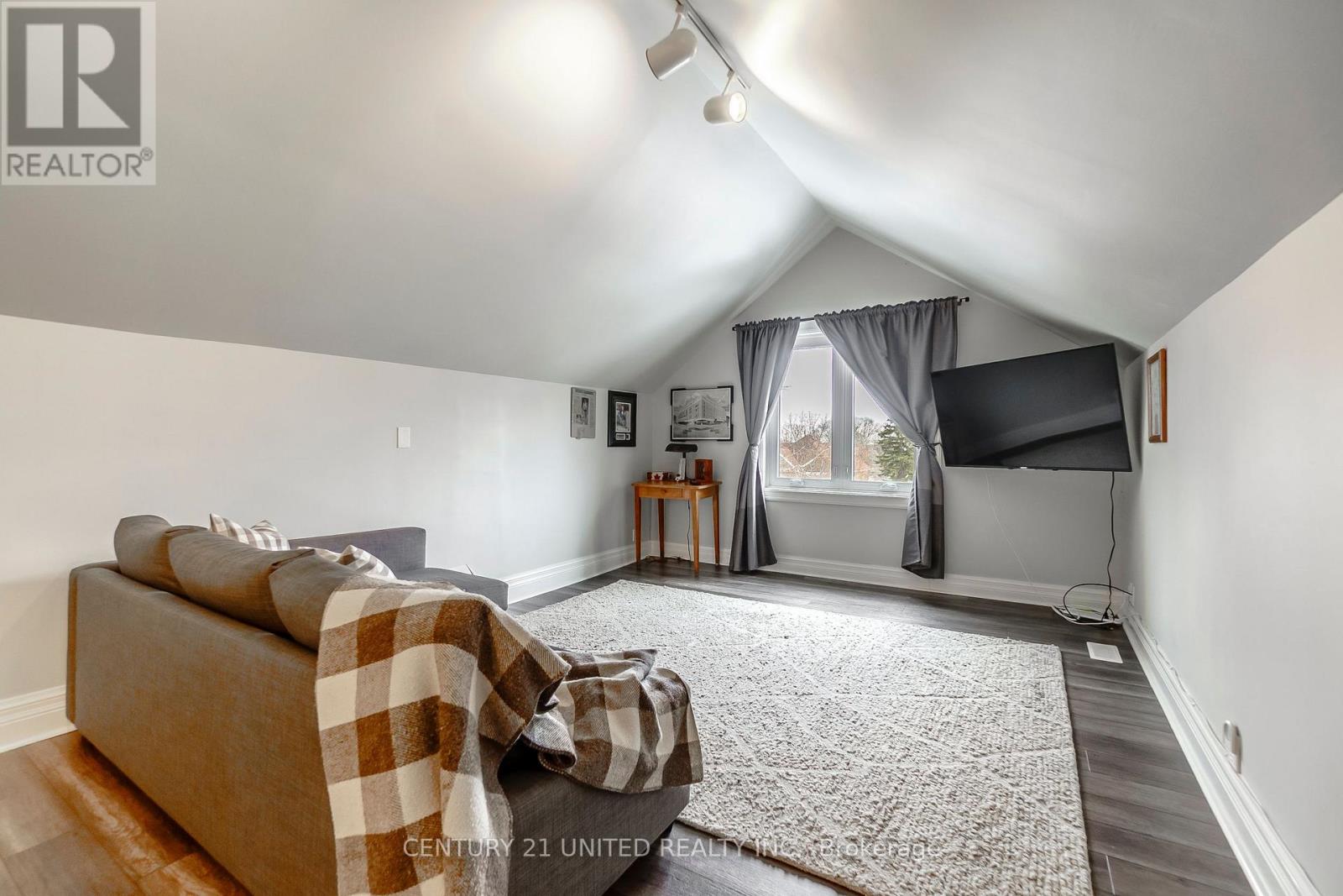 558 Gilmour Street, Peterborough (Town Ward 3), Ontario  K9H 2K2 - Photo 26 - X12872012