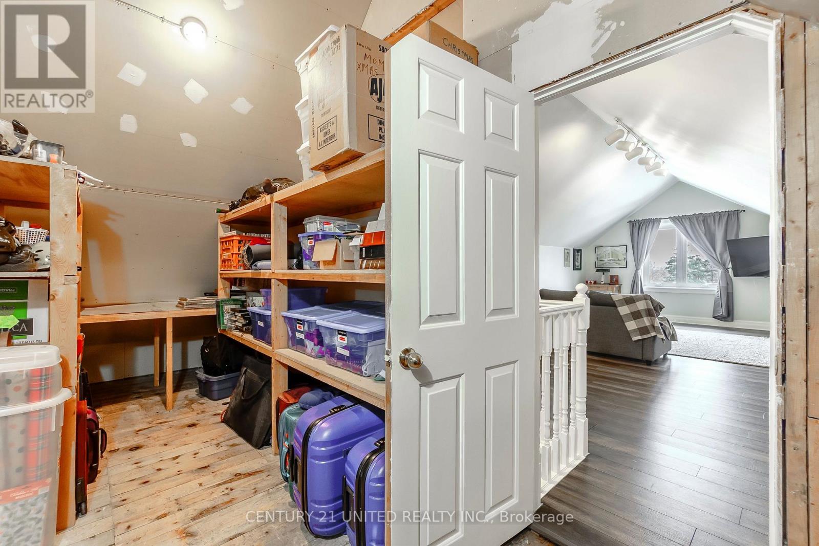 558 Gilmour Street, Peterborough (Town Ward 3), Ontario  K9H 2K2 - Photo 27 - X12872012