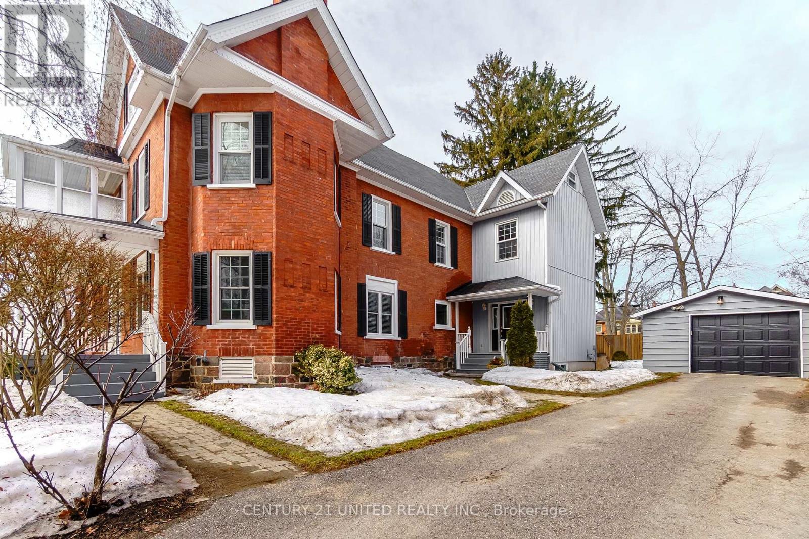 558 Gilmour Street, Peterborough (Town Ward 3), Ontario  K9H 2K2 - Photo 31 - X12872012