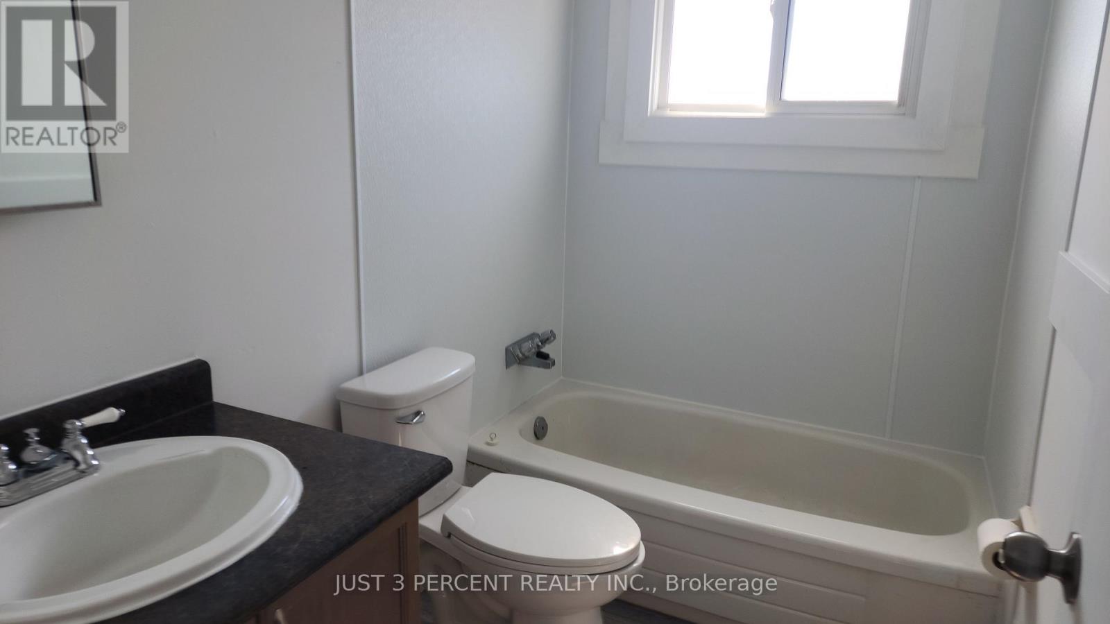 198 Aylmer Street N, Peterborough (Town Ward 3), Ontario  K9J 3K1 - Photo 11 - X12872516