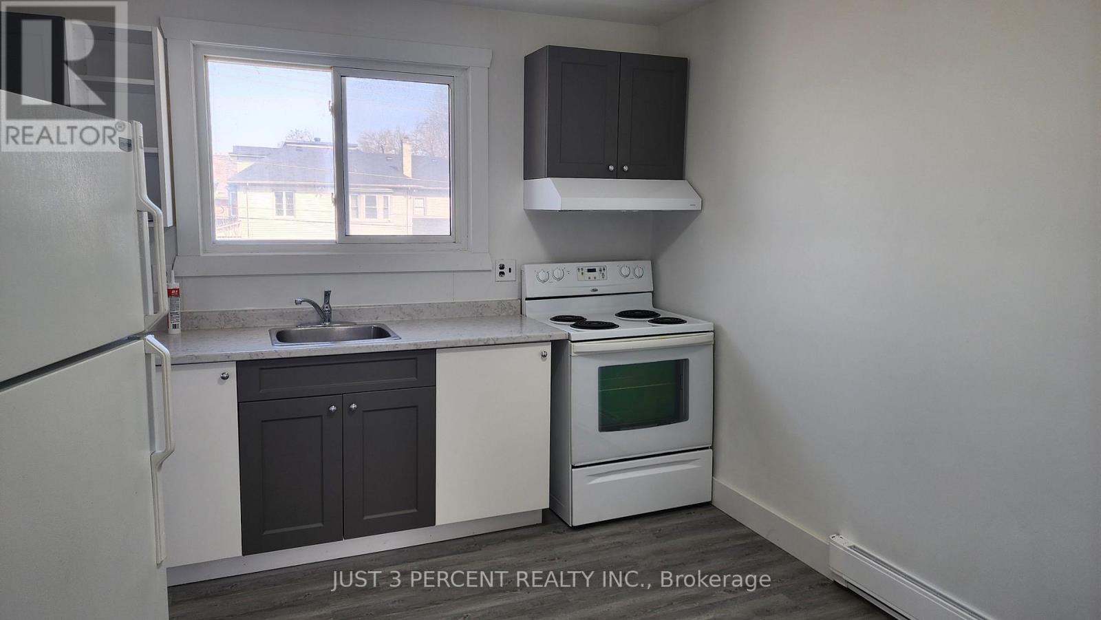 198 Aylmer Street N, Peterborough (Town Ward 3), Ontario  K9J 3K1 - Photo 7 - X12872516