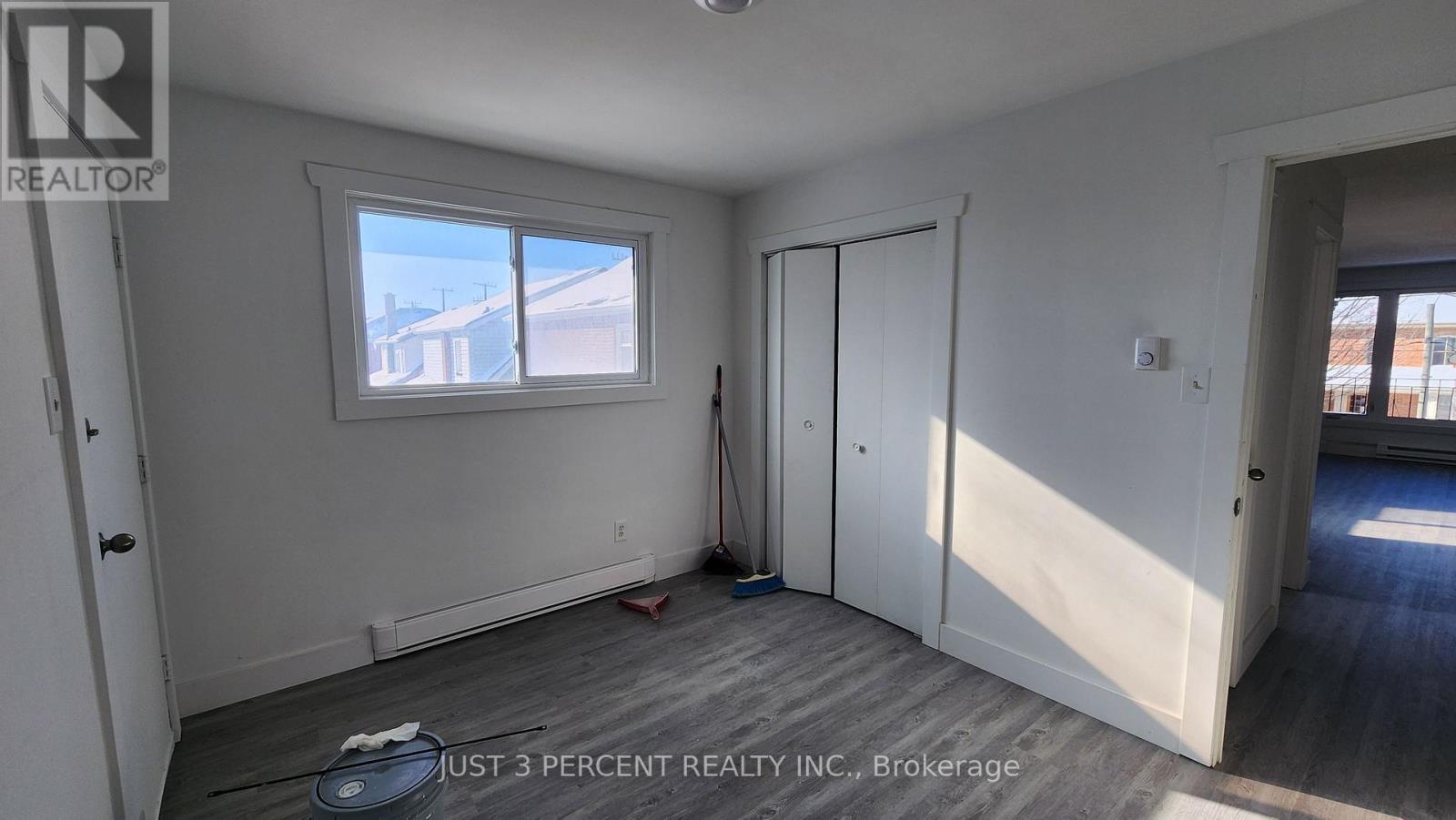 198 Aylmer Street N, Peterborough (Town Ward 3), Ontario  K9J 3K1 - Photo 8 - X12872516