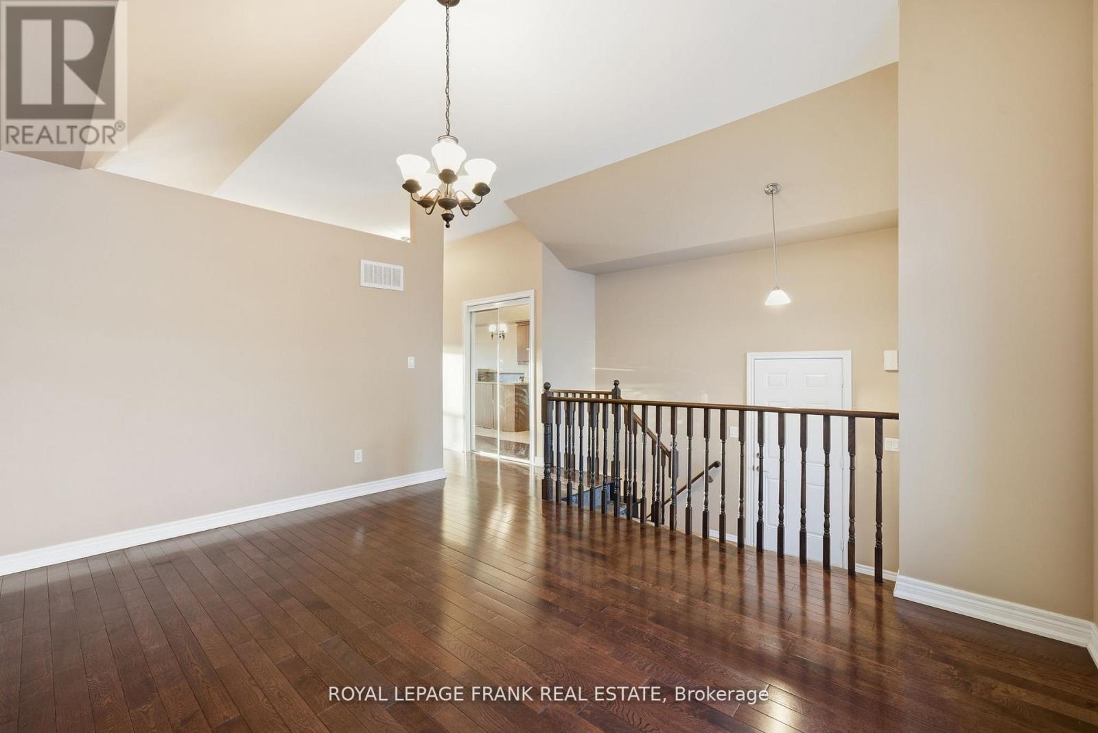 7 Brock Street, Kawartha Lakes (Lindsay), Ontario  K9V 0B9 - Photo 10 - X12872816