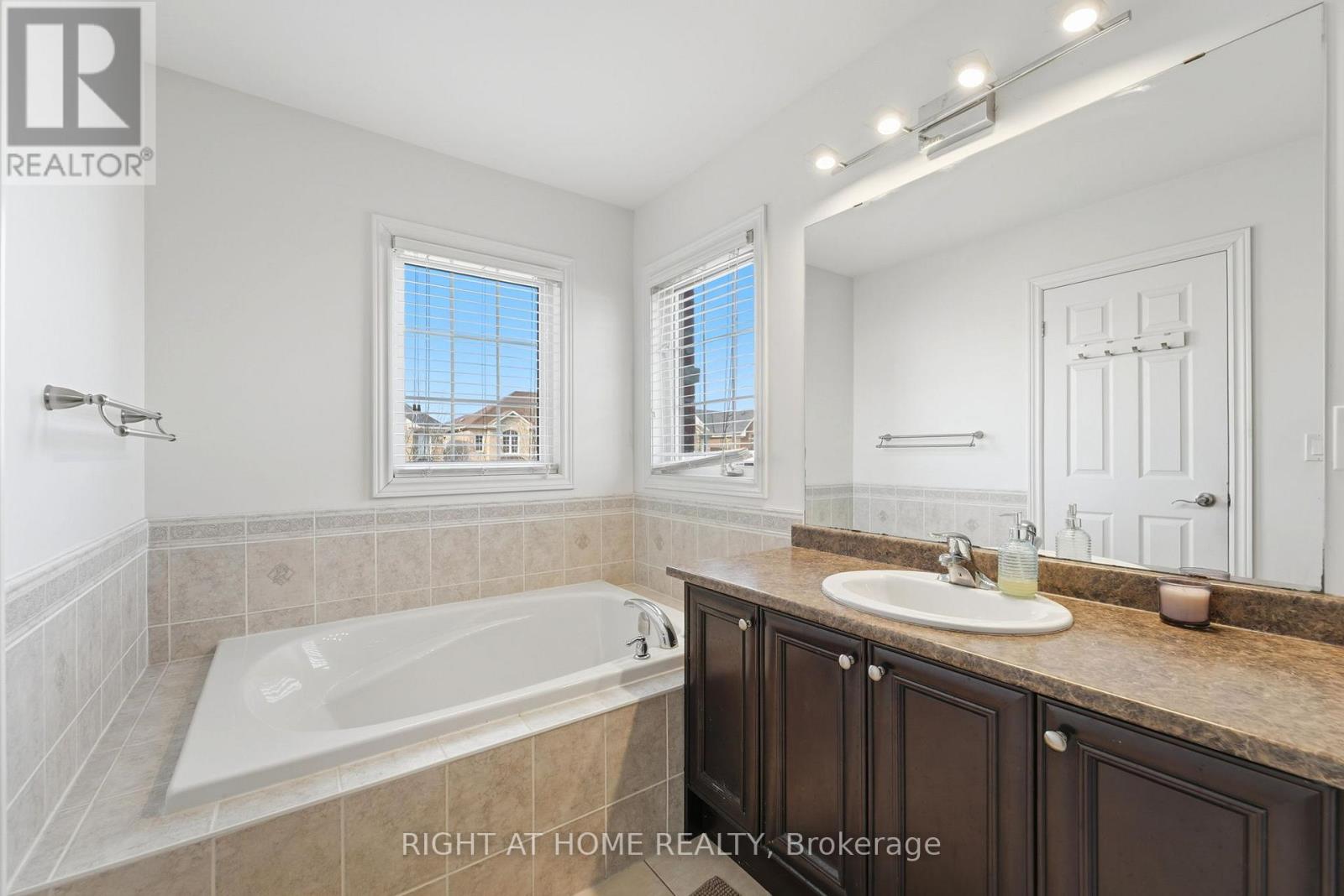 156 Mcdonald Crescent, Clarington (Newcastle), Ontario  L1B 1G9 - Photo 24 - E12873442