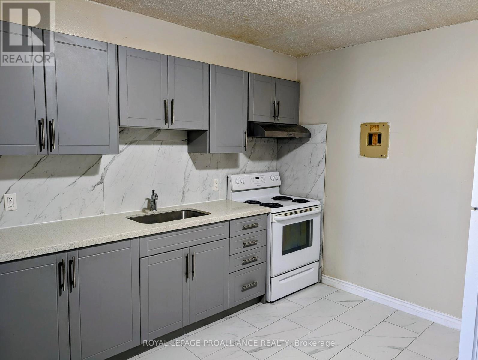 13 - 1837 Lansdowne Street W, Peterborough (Otonabee Ward 1), Ontario  K9K 1R4 - Photo 2 - X12874292