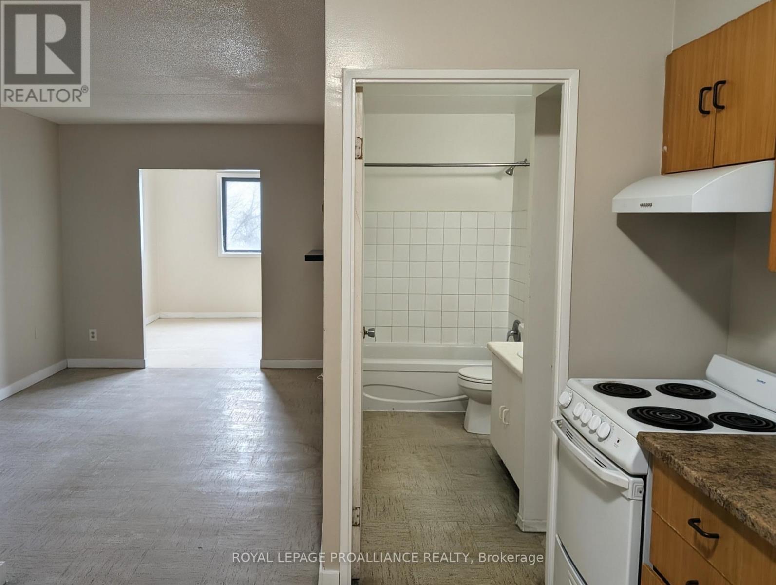 35 - 1837 Lansdowne Street W, Peterborough (Otonabee Ward 1), Ontario  K9K 1R4 - Photo 2 - X12874298