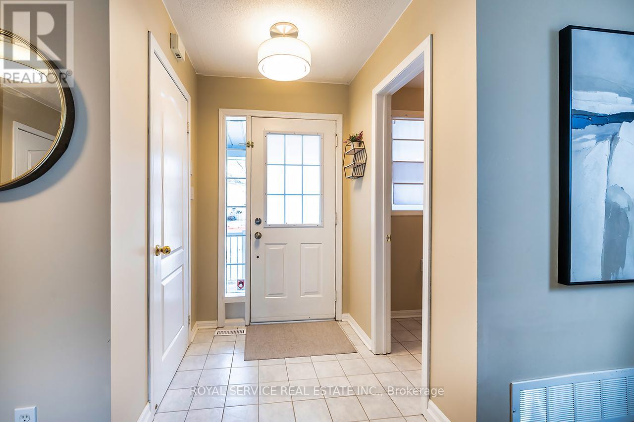 56 Beacham Crescent, Clarington (Newcastle), Ontario  L1B 1N1 - Photo 3 - E12874526