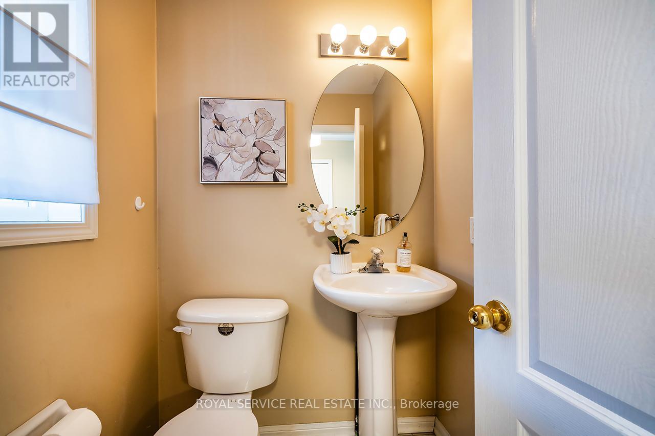 56 Beacham Crescent, Clarington (Newcastle), Ontario  L1B 1N1 - Photo 4 - E12874526