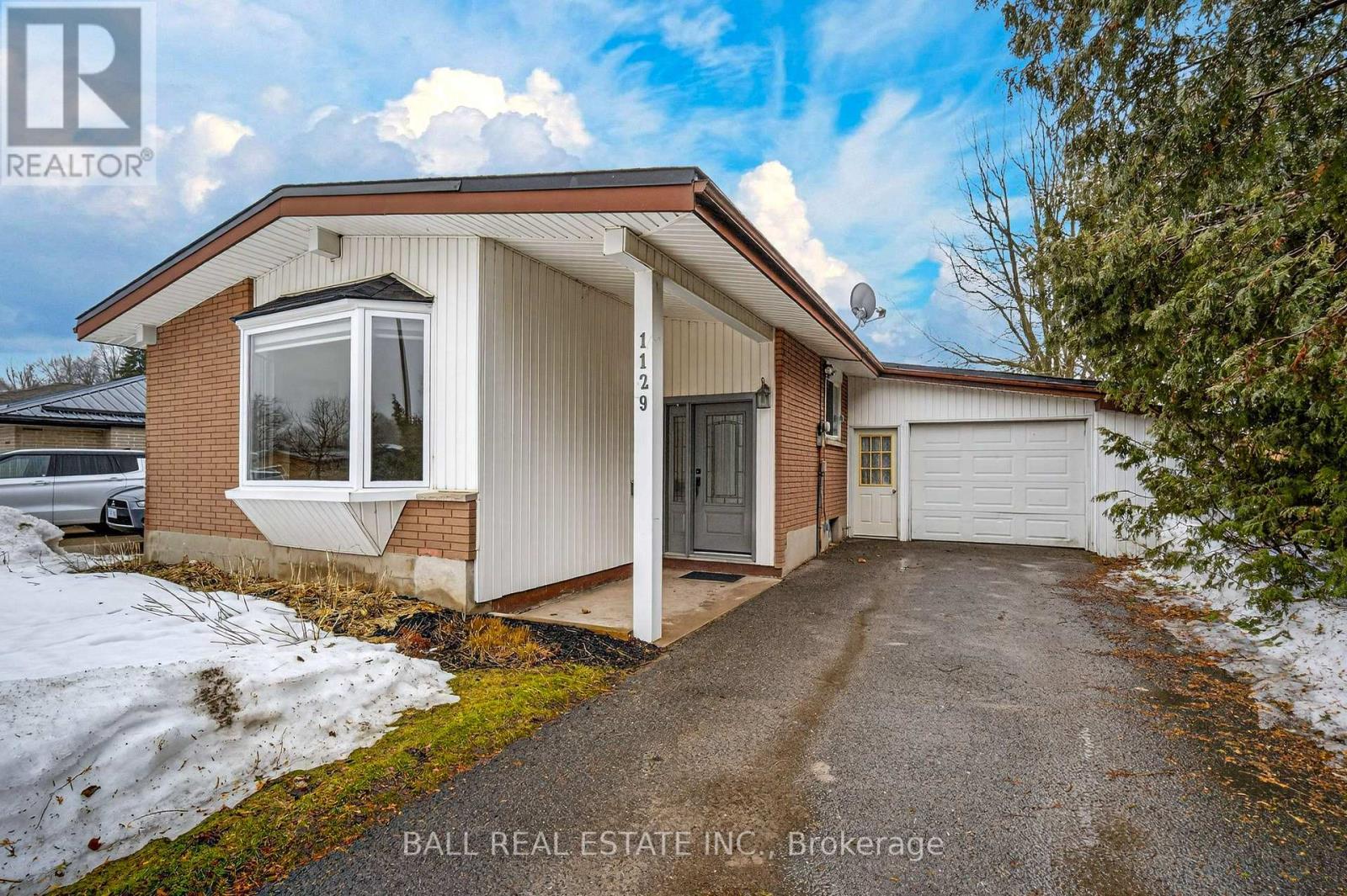 1129 Algonquin Boulevard, Peterborough (Northcrest Ward 5), Ontario  K9H 6N1 - Photo 4 - X12874710