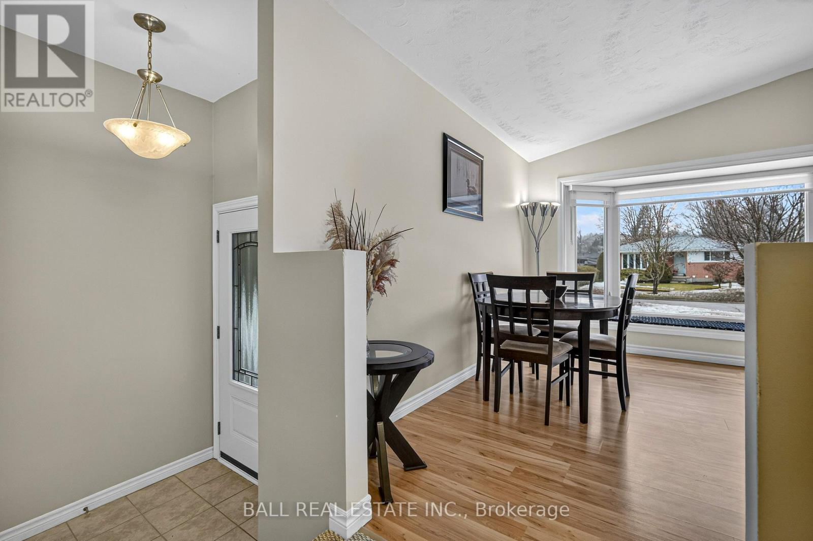 1129 Algonquin Boulevard, Peterborough (Northcrest Ward 5), Ontario  K9H 6N1 - Photo 9 - X12874710