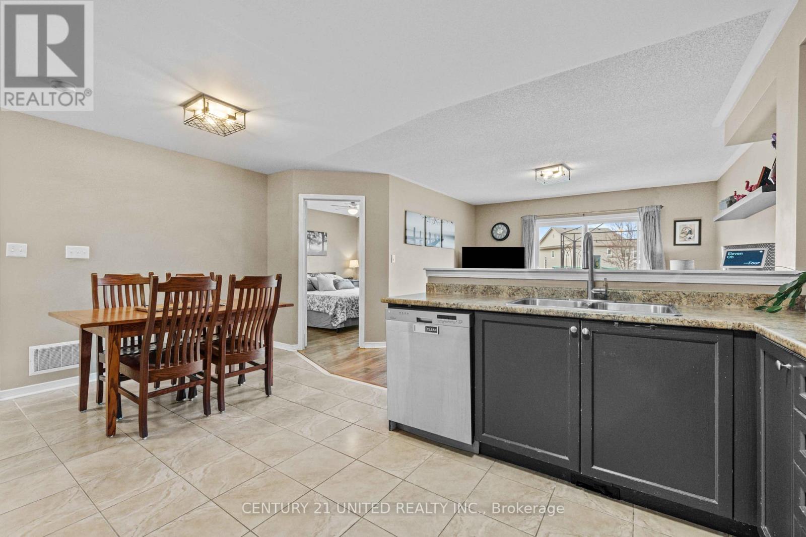 617 Tully Crescent, Peterborough (Monaghan Ward 2), Ontario  K9K 0B1 - Photo 8 - X12875676